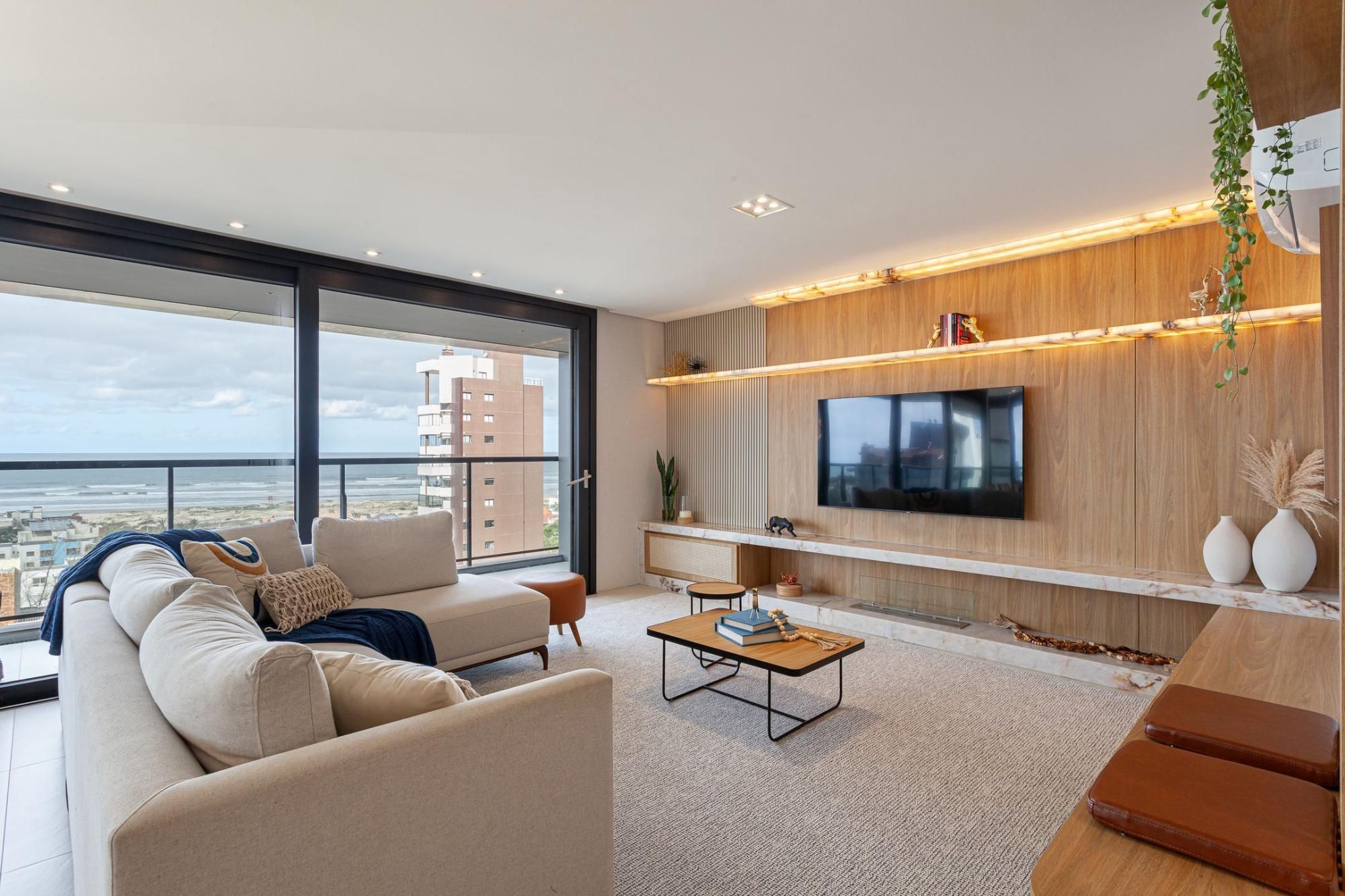 Apartamento 4 Suítes no Edifício Vitra em Torres | 220m² 11º Andar com Vista Mar
