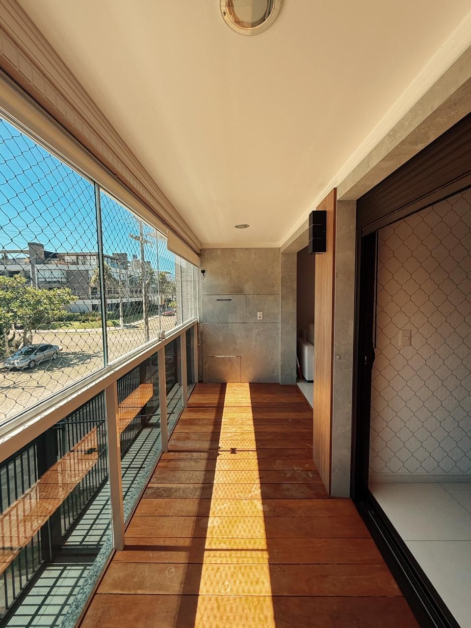 Apartamento com 3 dormitórios, 1 suíte, sacada fechada e 97m² de área privativa
