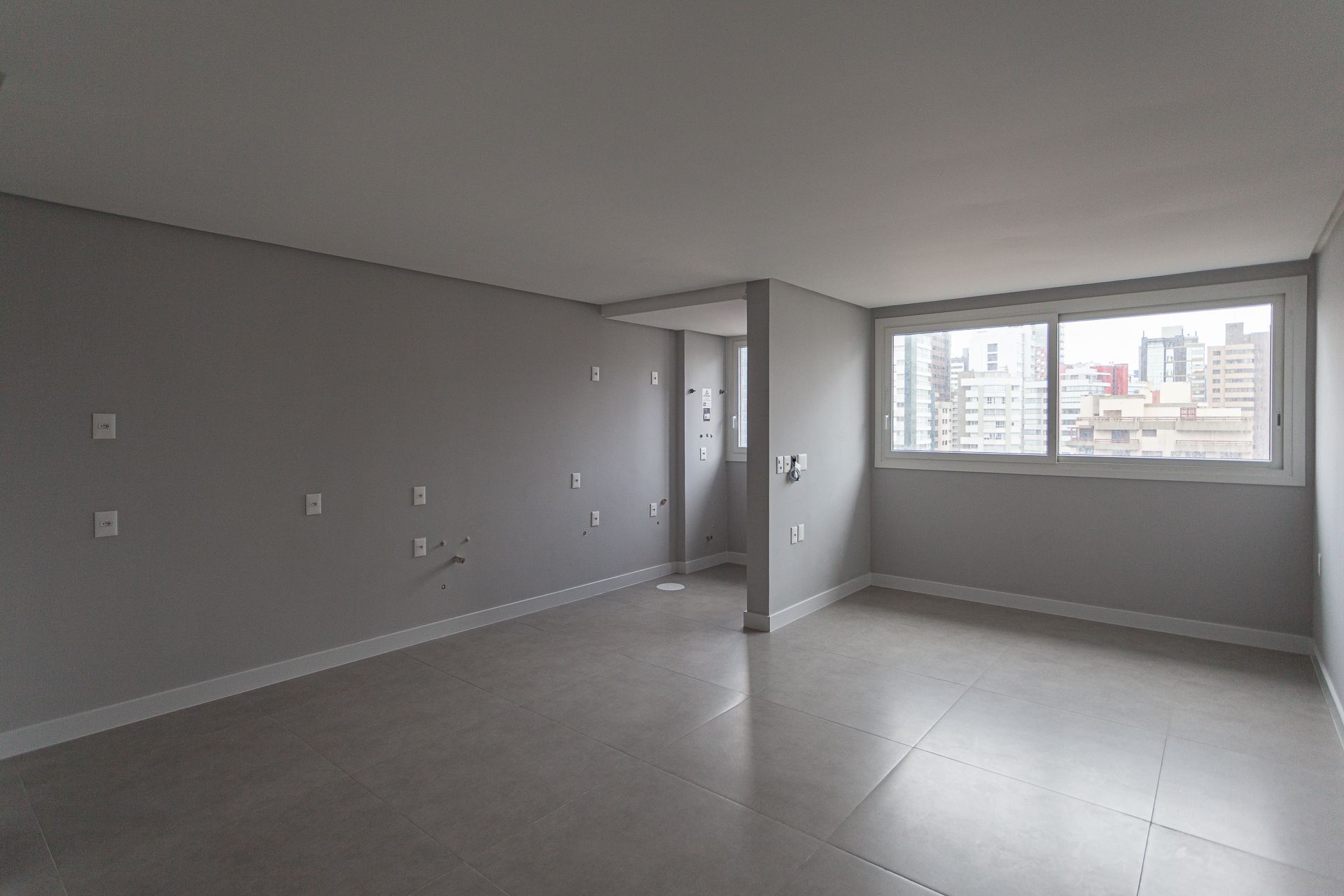 Apartamento 1 Suíte no Maui Residencial - 18º Andar Centro Torres