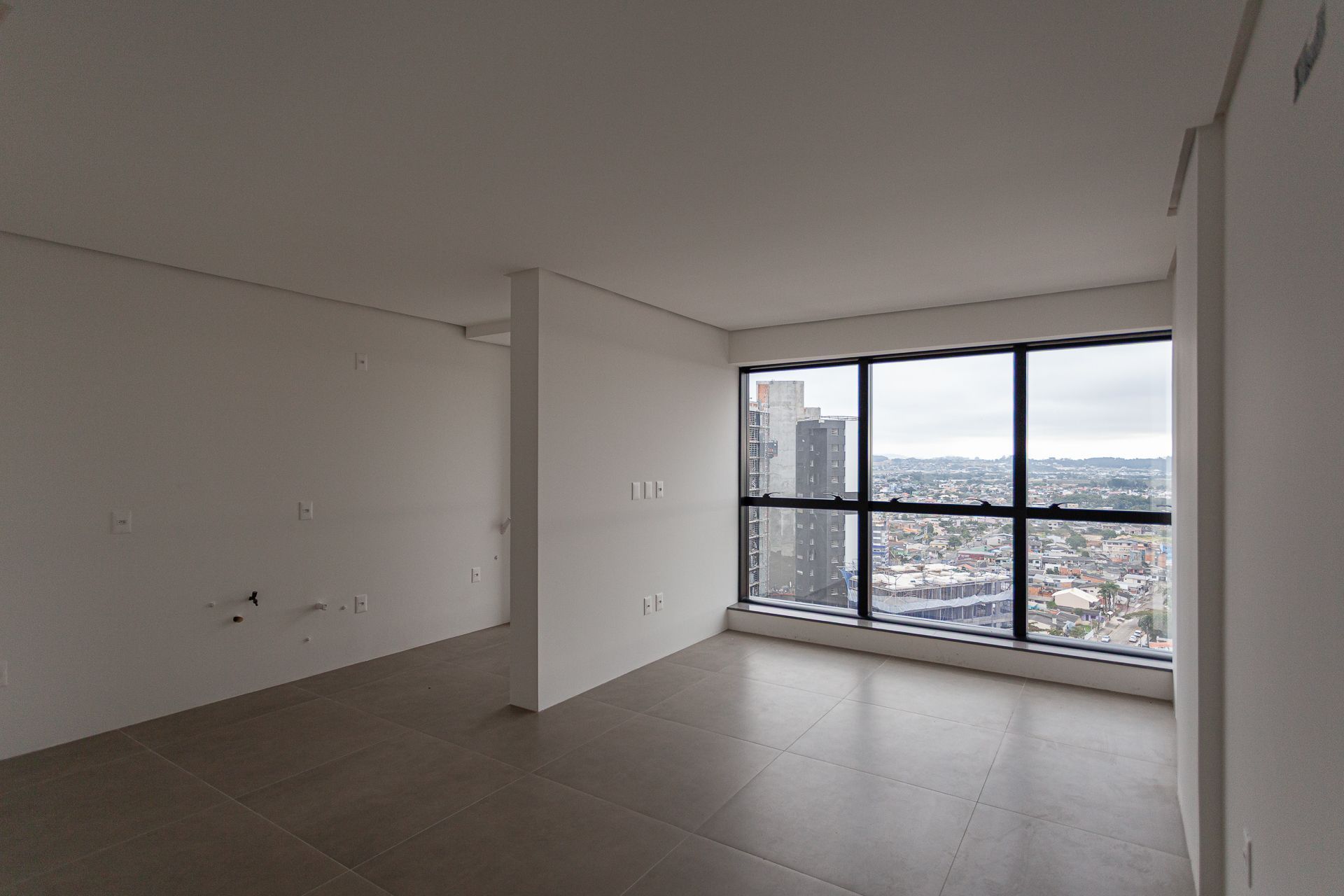 Apartamento de 78m² com 2 Suítes no 19° Andar do Rosa dos Ventos em Torres