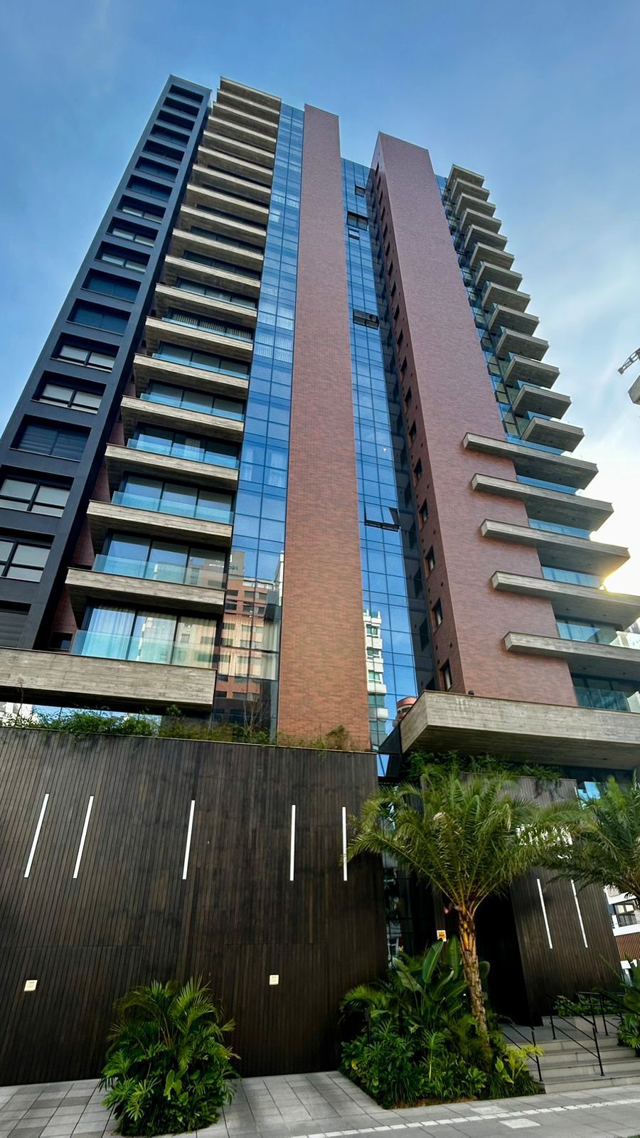 Apartamento com 3 dormitóris, 2 vagas, 108m² no Ed. Urban