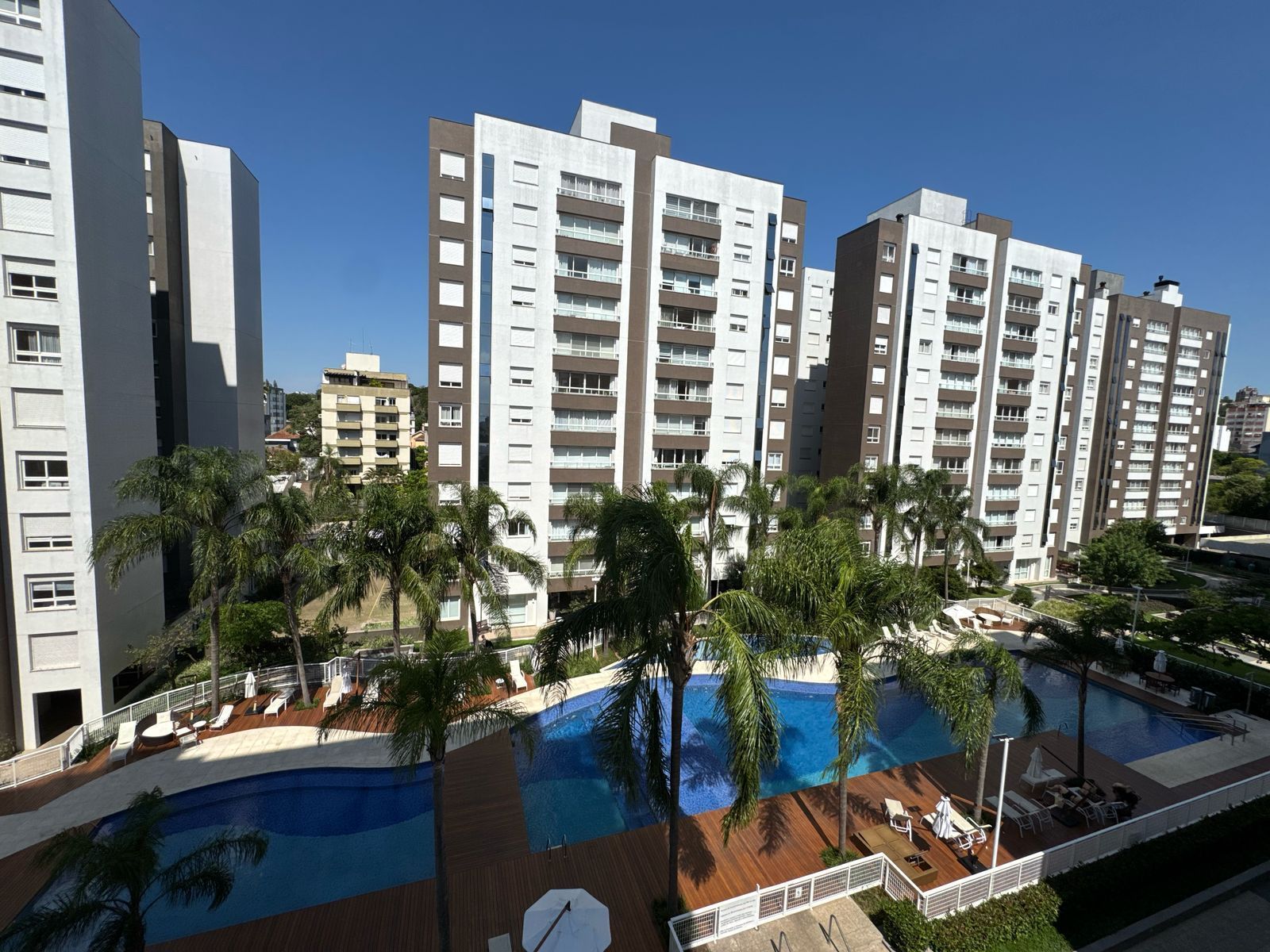 Apartamento à venda com 4 quartos, 159m², 4 suítes, 3 vagas, Rua Dona Augusta no bairro Menino Deus em Porto Alegre