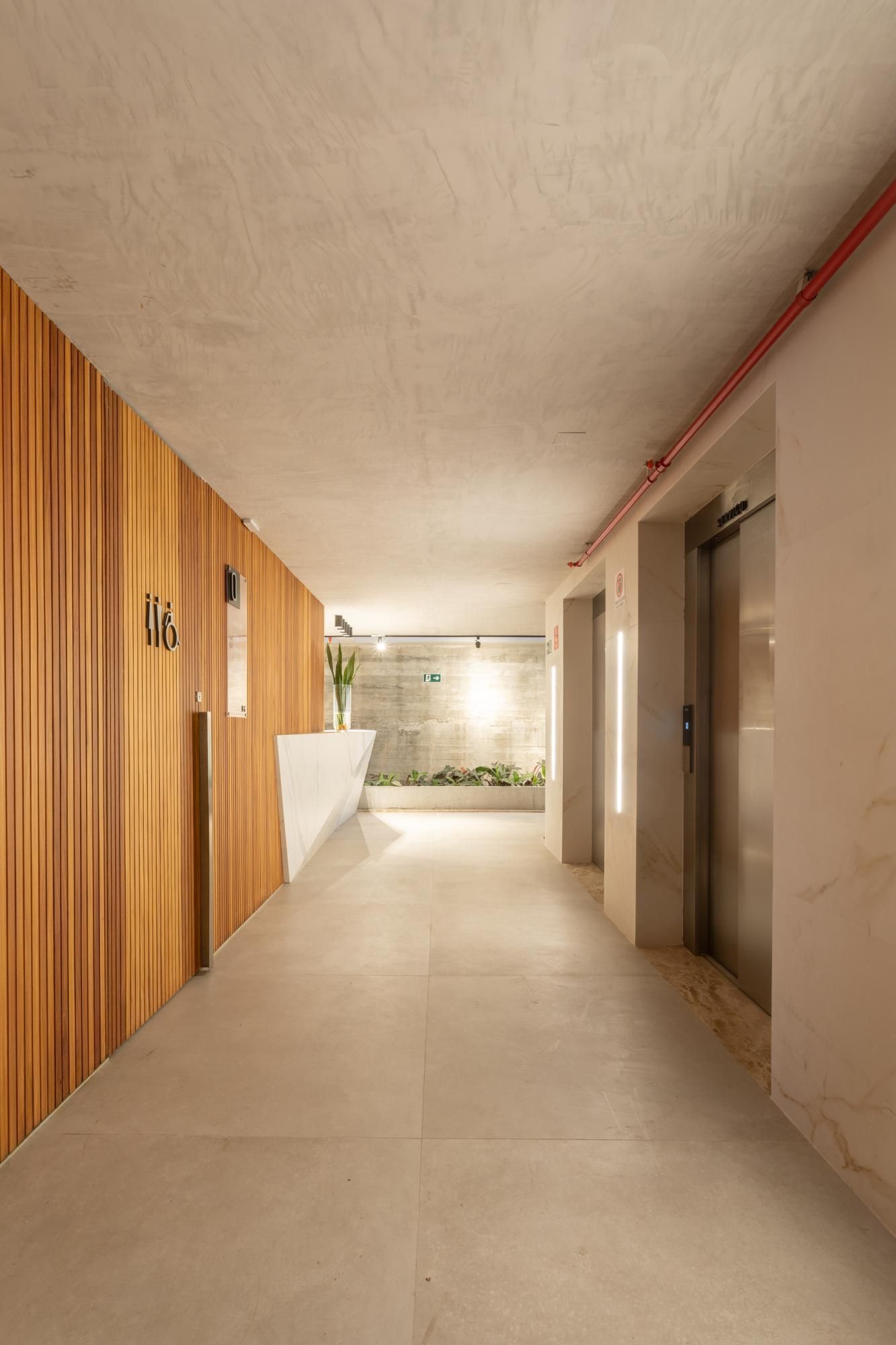Apartamento à venda com 3 quartos, 226m² - Foto 4