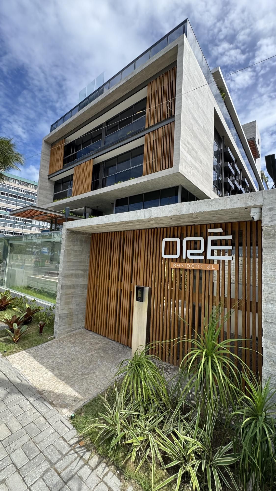 Apartamento à venda com 3 quartos, 226m² - Foto 1