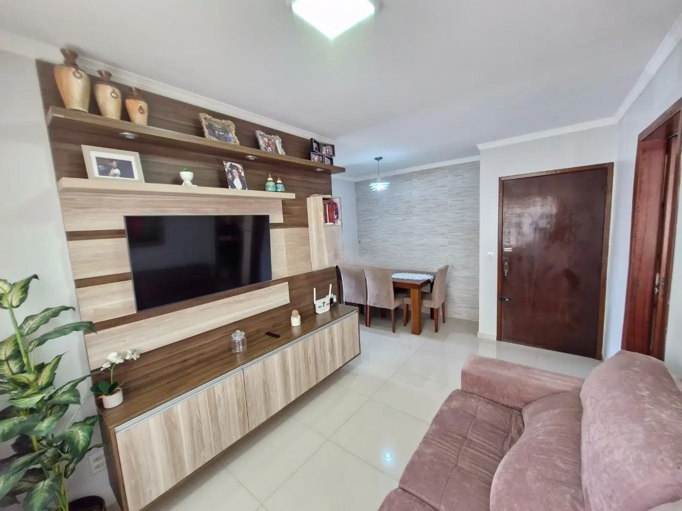 Apartamento à venda com 2 quartos, 60m², Rua Alberto Silva no bairro Vila Ipiranga em Porto Alegre