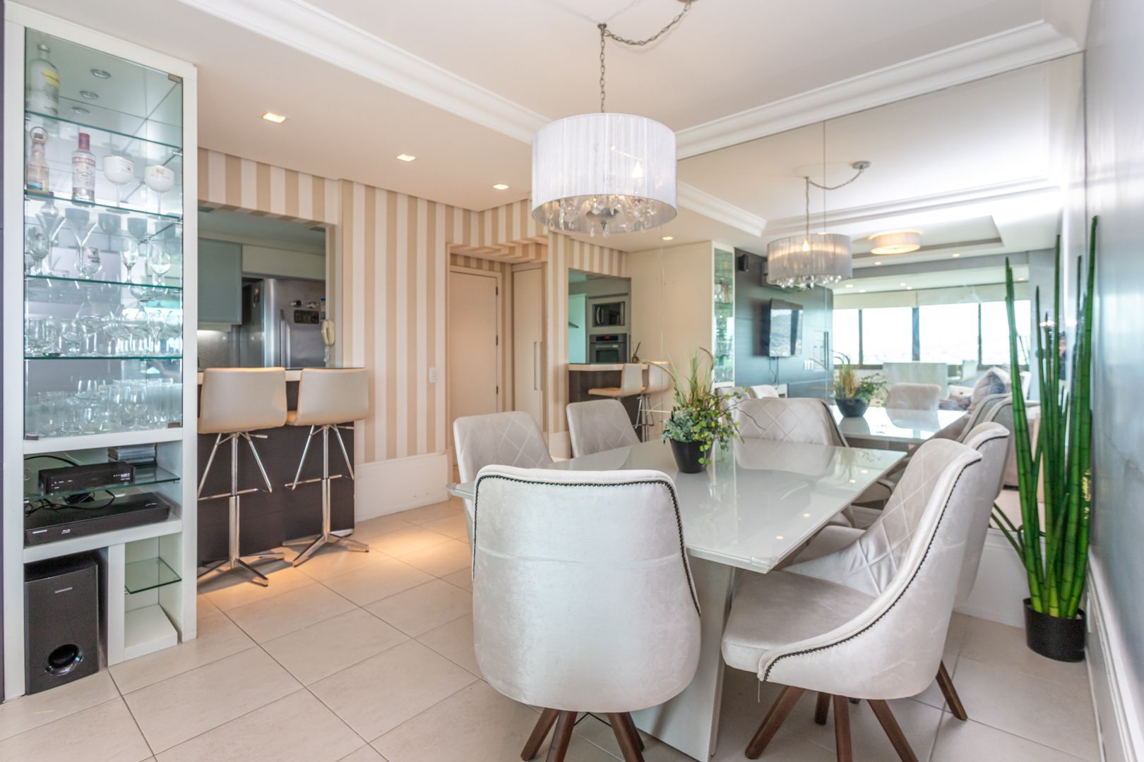 Apartamento à venda com 124m², 2 quartos, 1 suíte, 3 vagas no bairro Petrópolis em Porto Alegre