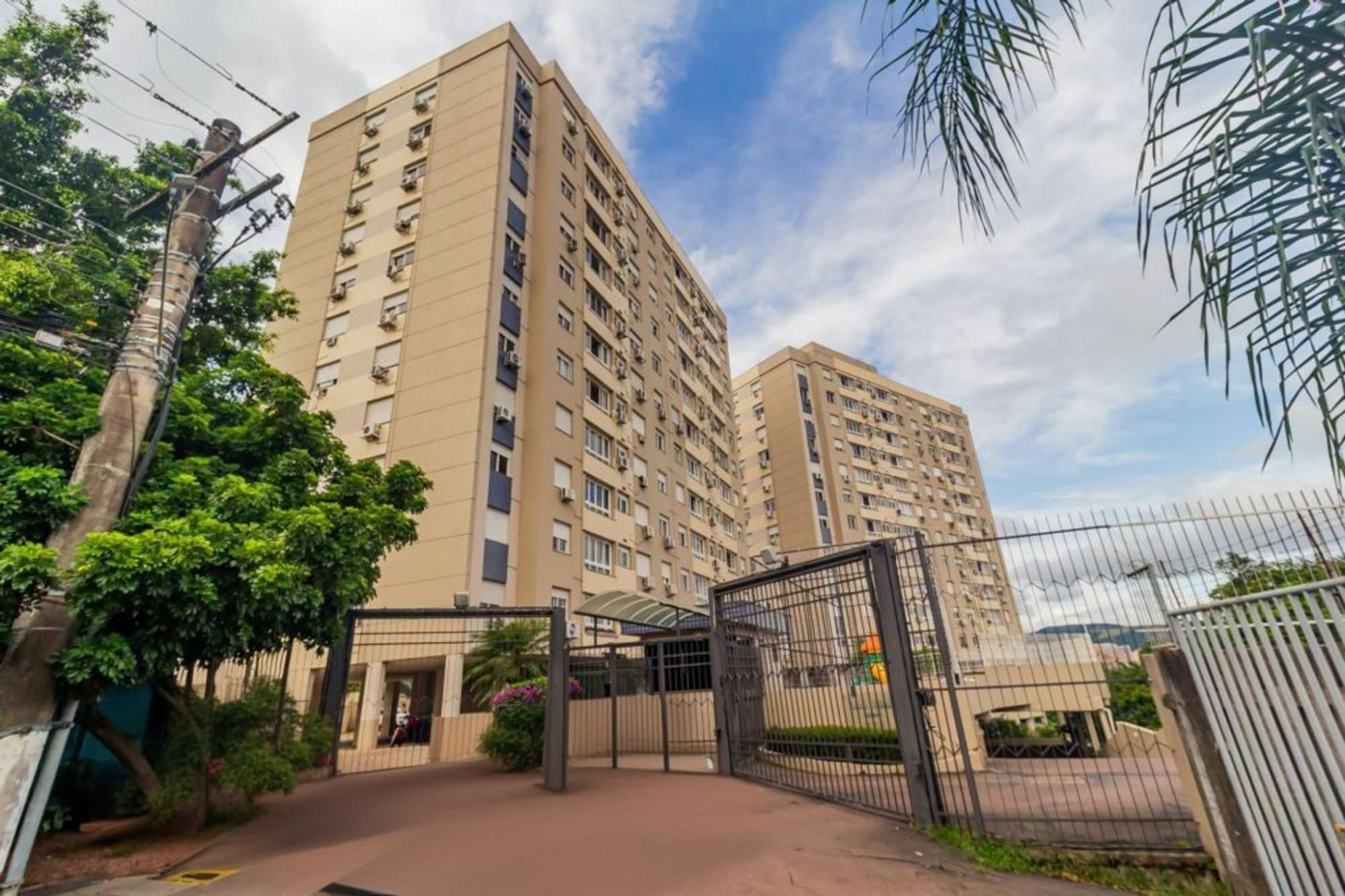 Apartamento de 3 dormitórios, 2 vagas, elevador no bairro Jardim Botânico