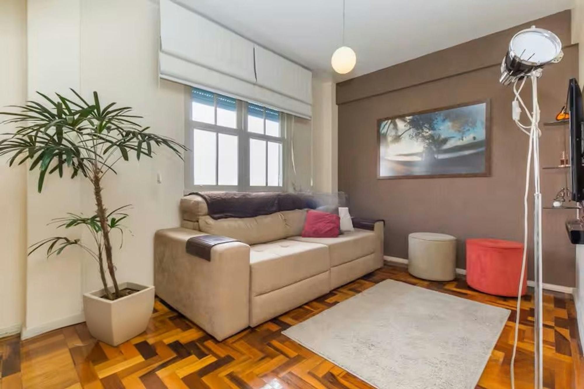 Apartamento 2 Dormitórios com Elevador à Venda na Azenha – Porto Alegre