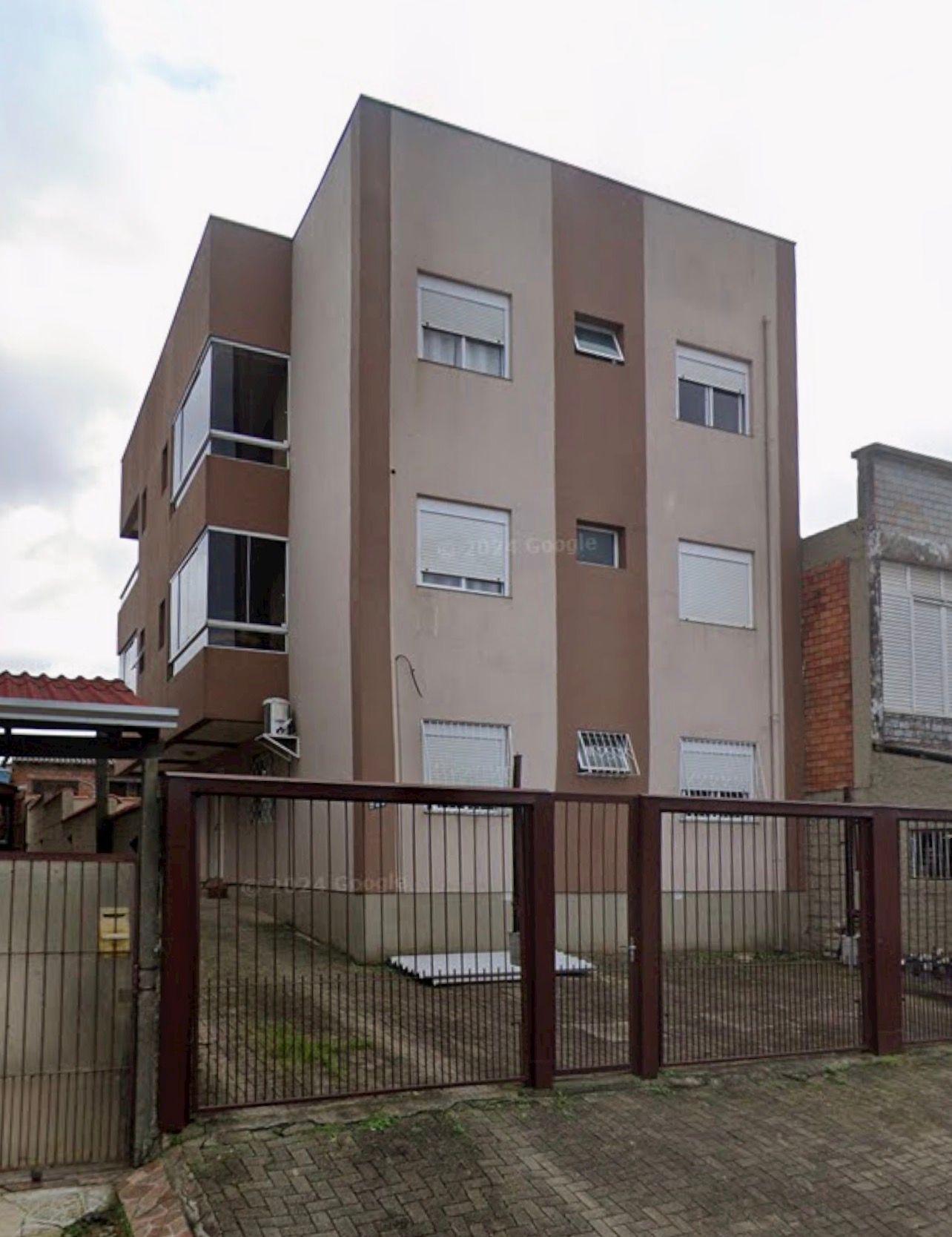 Apartamento de 2 quartos no andar térreo semi mobiliado em Gravataí