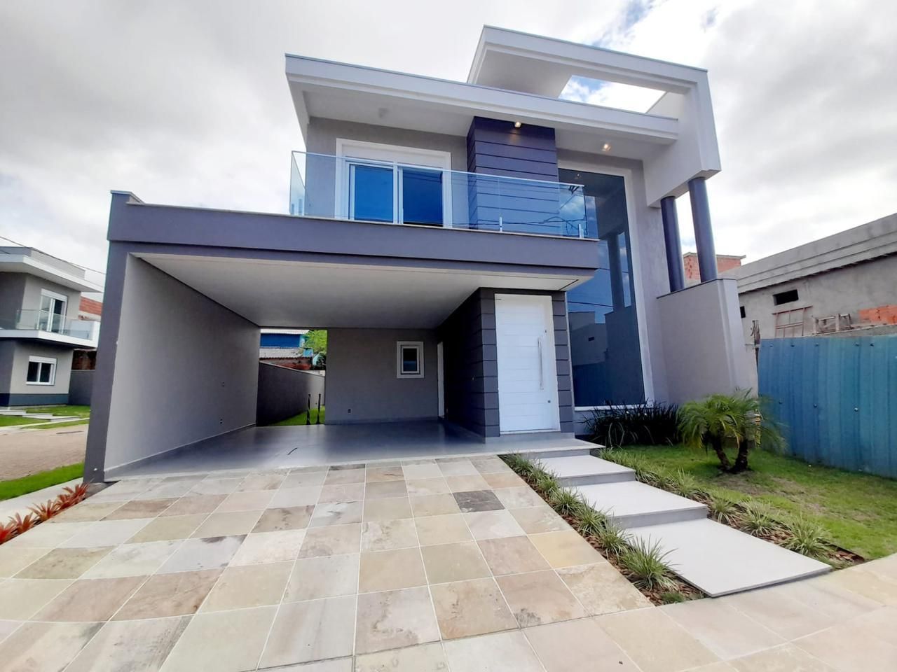 Casa em condomínio Las Brisas, 3 suítes e 2 vagas de garagem em Canoas