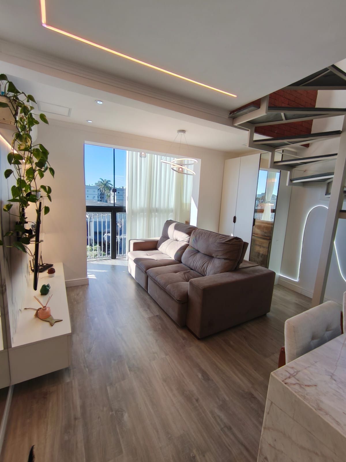 Cobertura duplex 3 dormitórios com terraço e vaga em Cachoeirinha