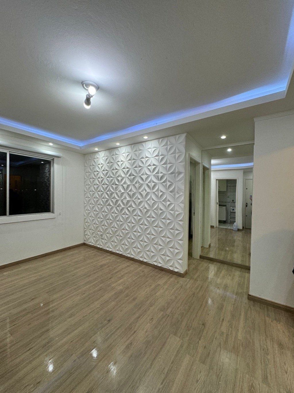 Apartamento semi mobiliado de 2 dormitórios e 1 vaga no bairro Sarandi