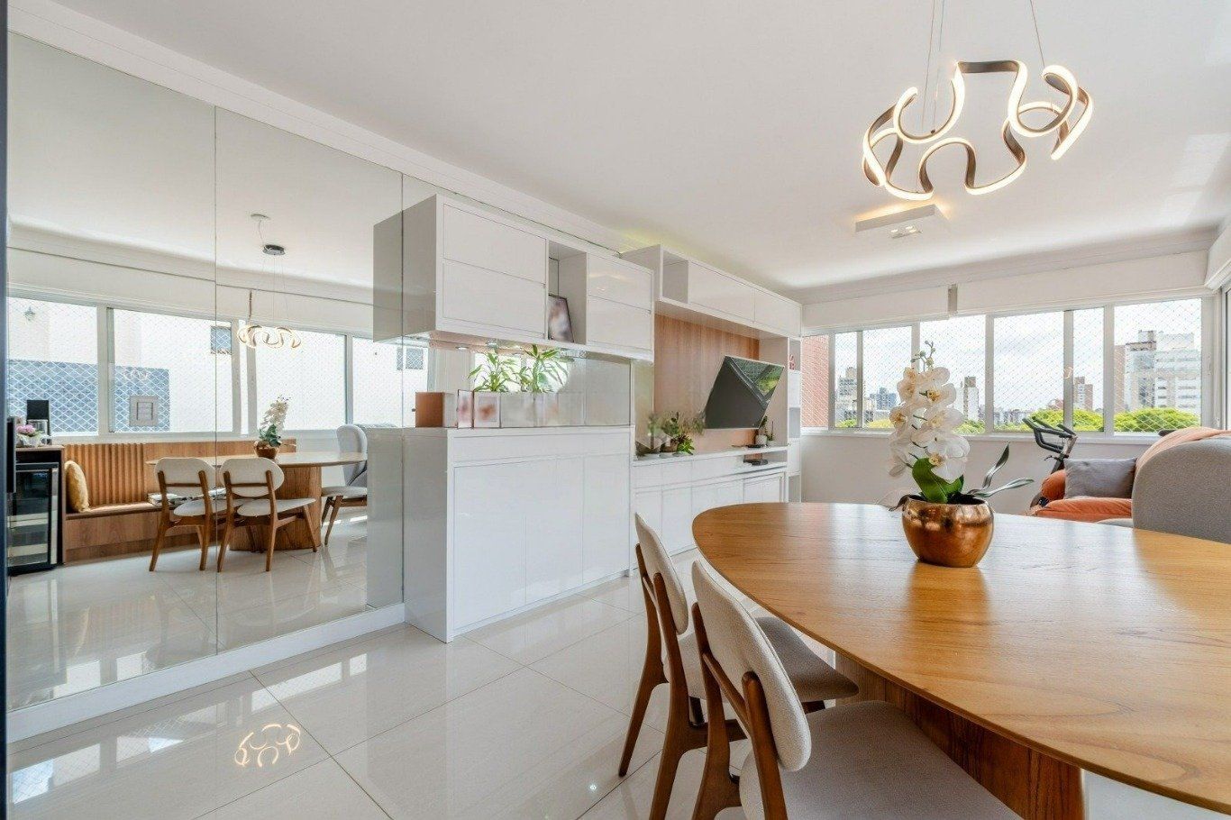 Apartamento com 3 quartos e 4 vagas no Menino Deus, Porto Alegre.