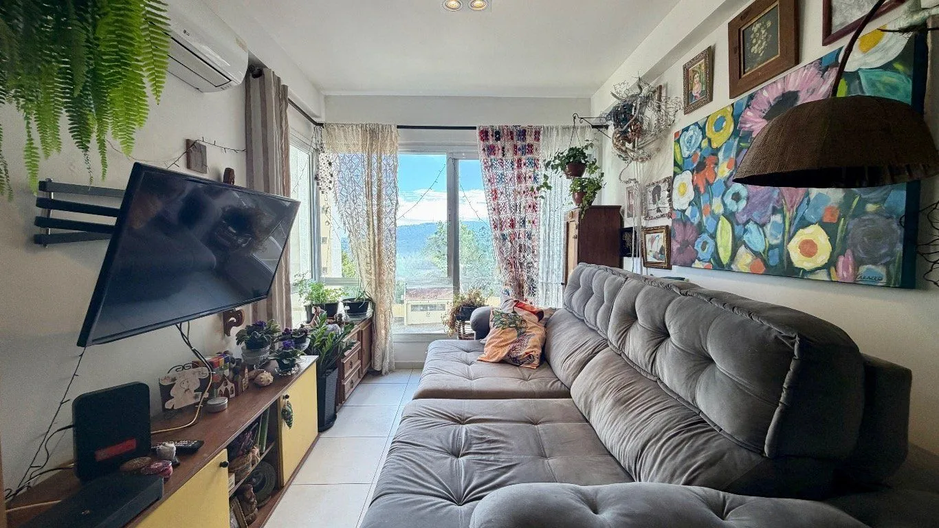Apartamento à venda com 71m², 3 quartos, 1 suíte, 1 vaga no bairro Cavalhada em Porto Alegre