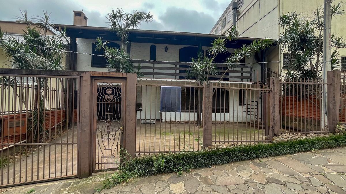 Casa com 5 quartos, 5 vagas e 265m² à venda no bairro Tristeza.
