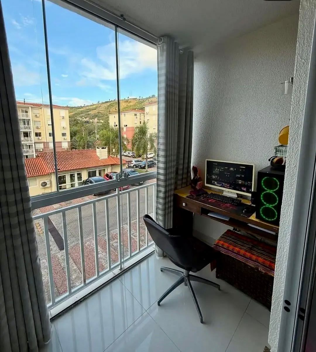 Apartamento com 67m², 2 dormitórios com vaga de garagem no bairro Morro Santana