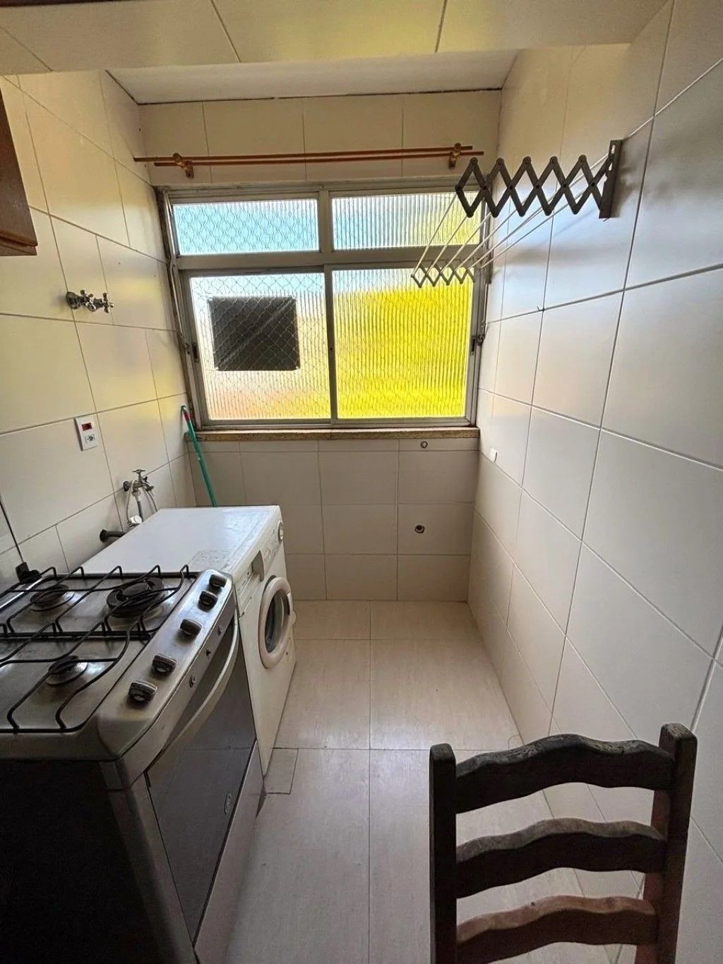 Apartamento com 1 quarto, mobiliado e sol da manha no bairro Morro Santana