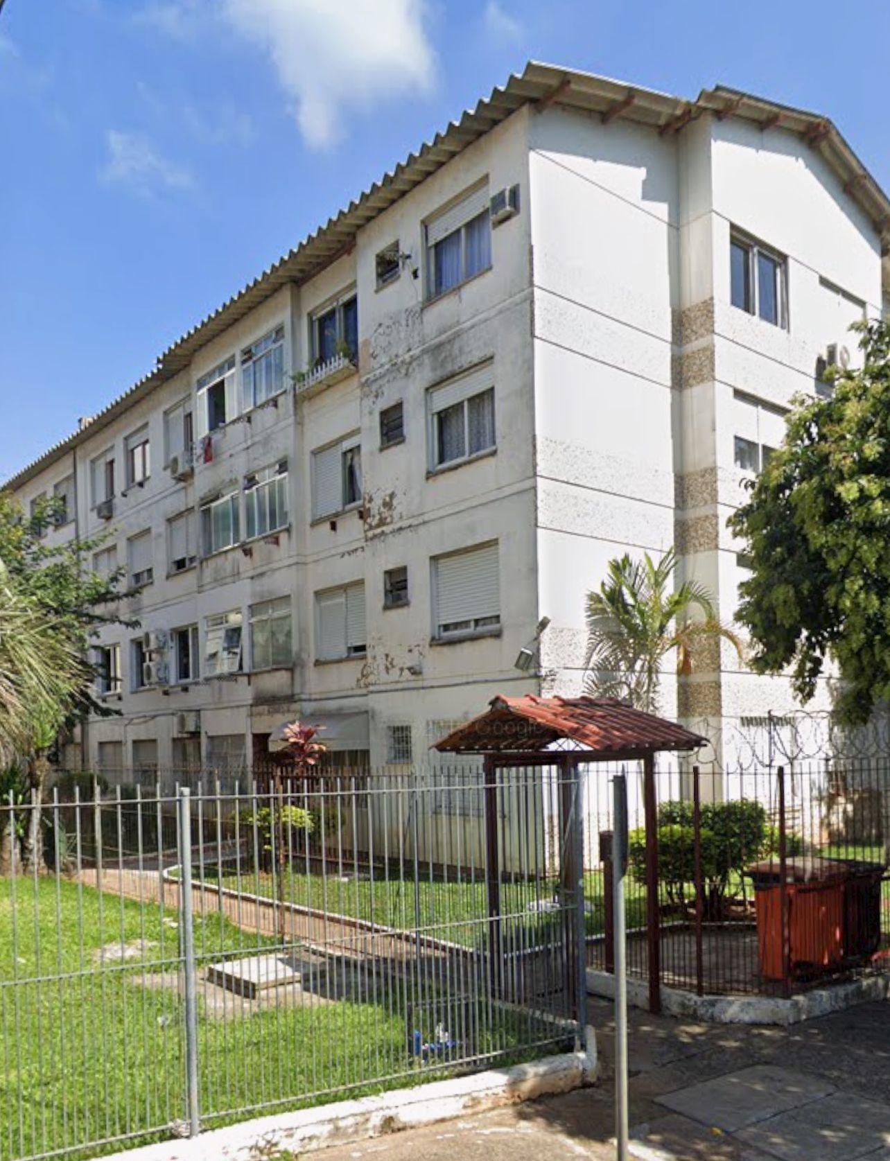 Apto 2d andar térreo na Rua Carlos Estevão Jardim Leopoldina