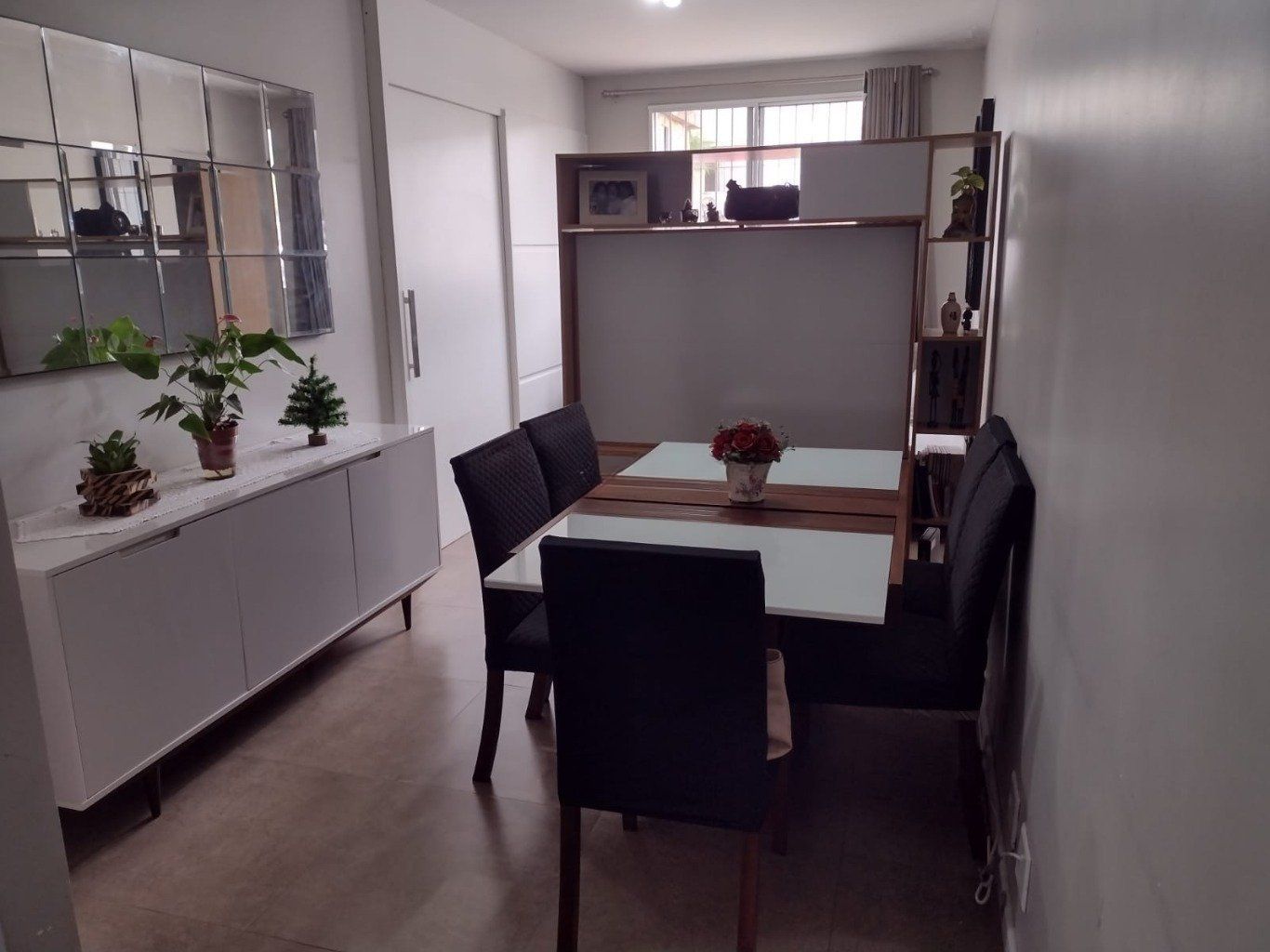 Apartamento 2 Dormitórios Térreo com Portaria 24h no Morro Santana