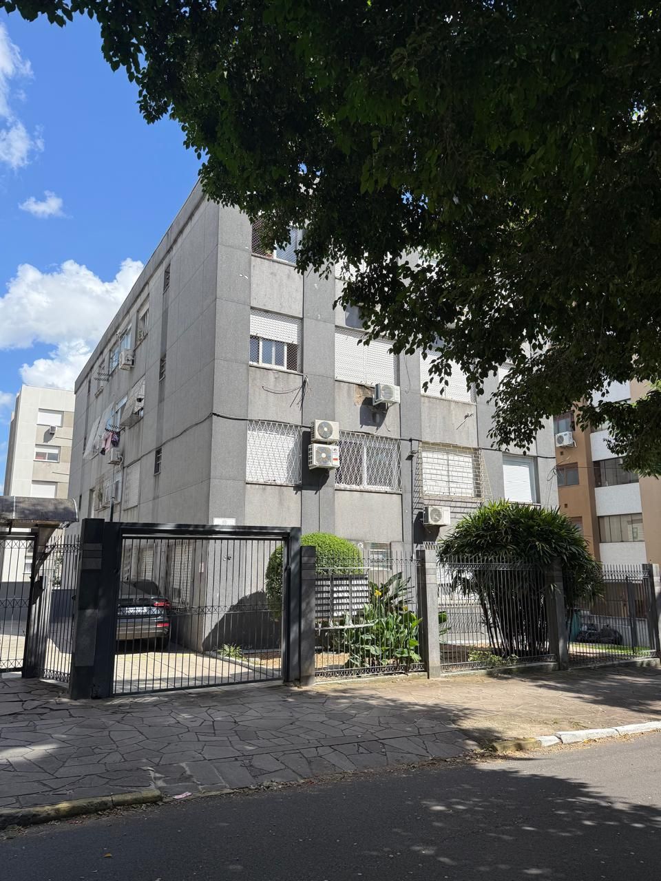 Apartamento 2 Dormitórios Reformado com Vaga na Vila Ipiranga