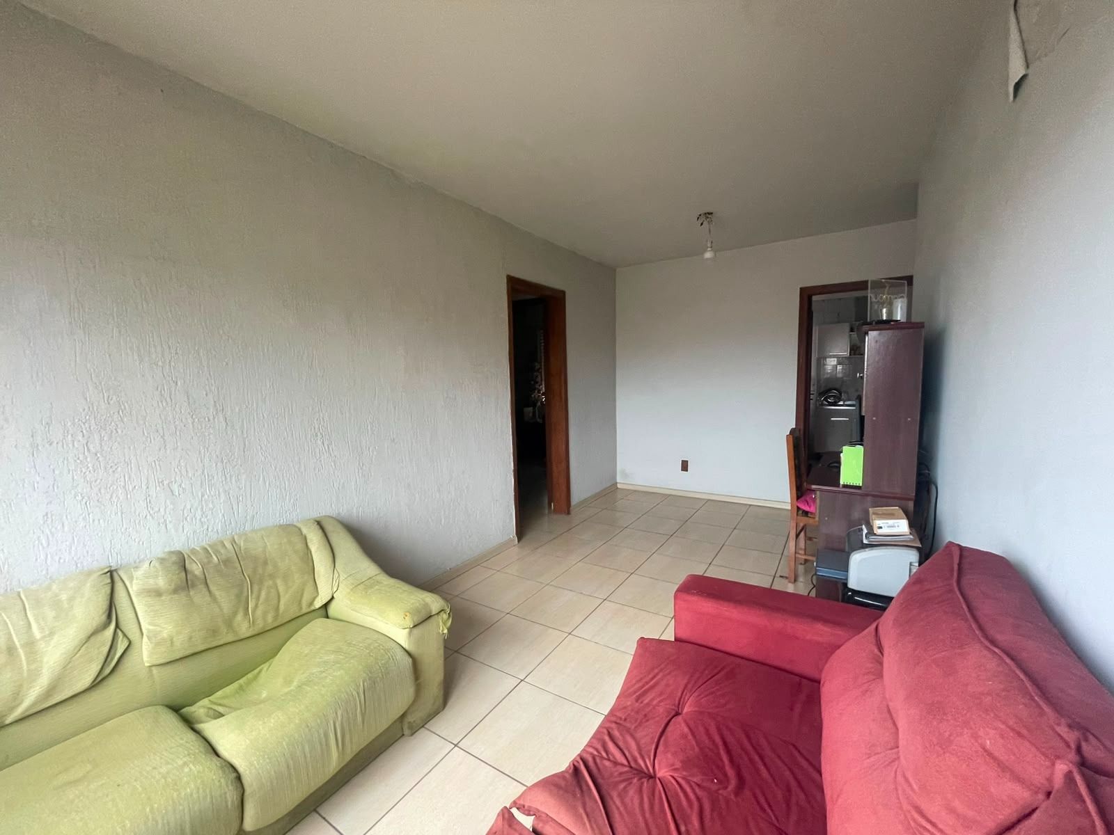 Apartamento com 2 quartos, 1dep. Empregada e sol da manha no bairro Partenon