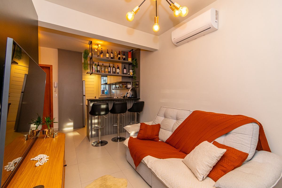 Casa 2 Dormitórios no Villaggio Blu, Pátio, 2 Vagas, Semi-Nova em Cachoeirinha