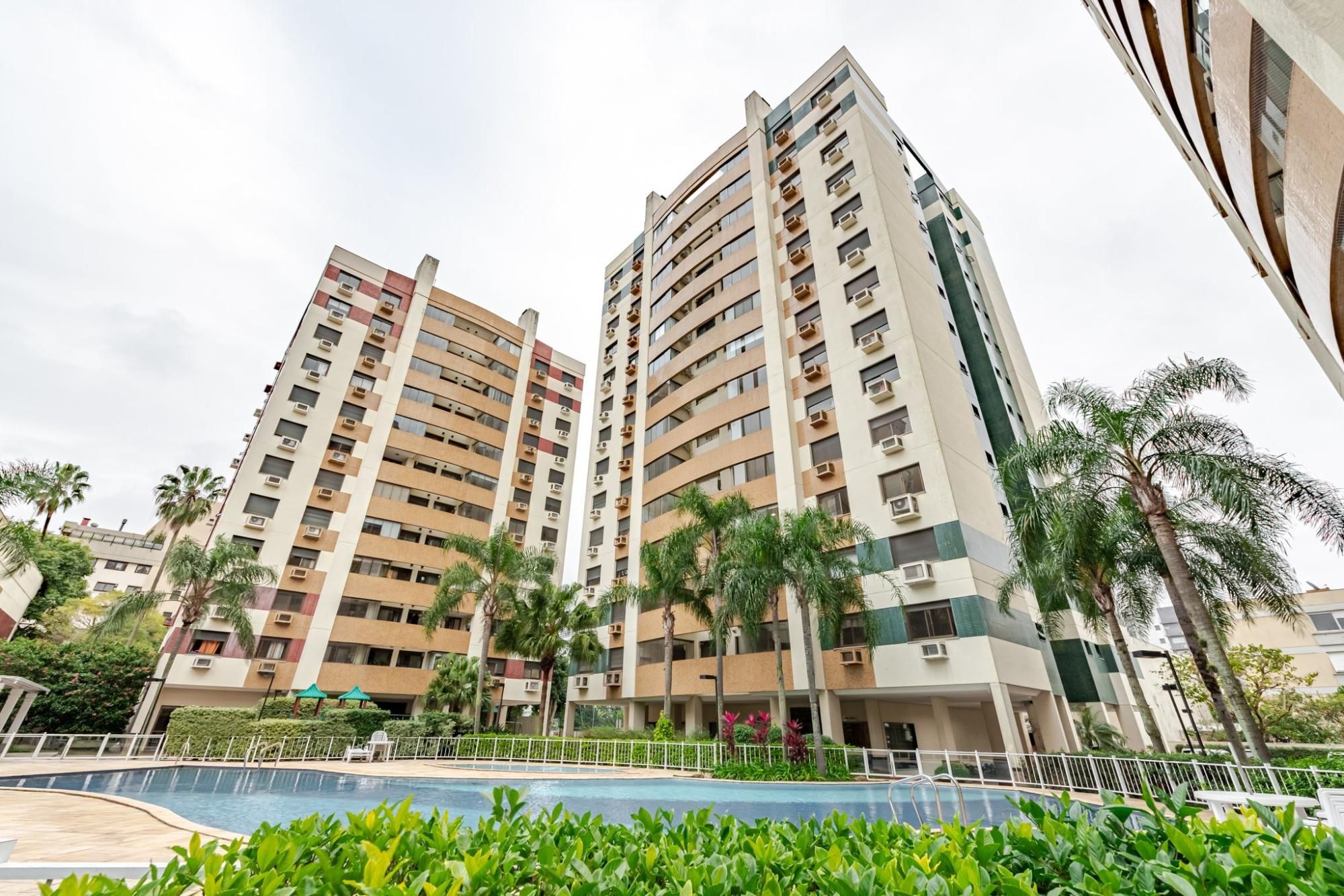 Apartamento à venda com 103m², 3 quartos, 1 suíte, 3 vagas no bairro Menino Deus em Porto Alegre