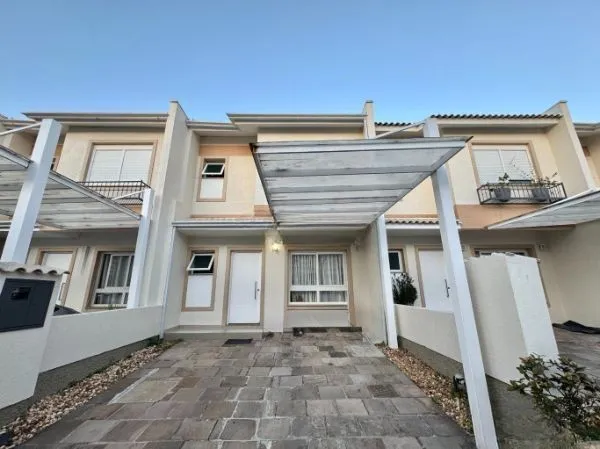 Casa em condomínio com 3 quartos e 2 vagas de garagem em Canoas.