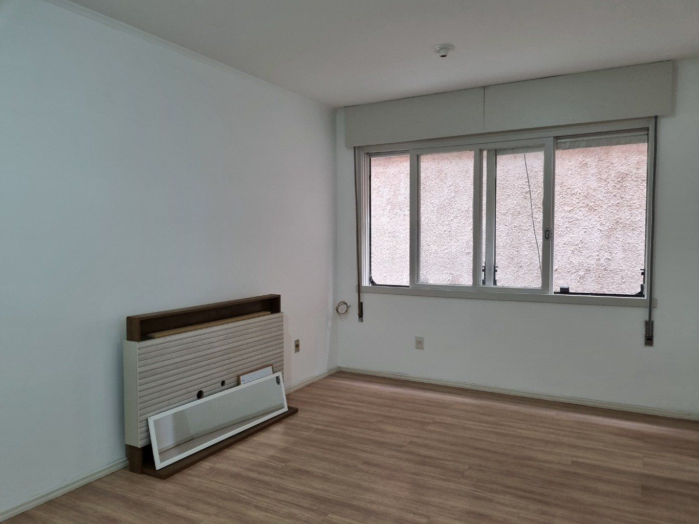 Apartamento semi mobiliado JK de 1 dormitório no Bairro Cidade Baixa