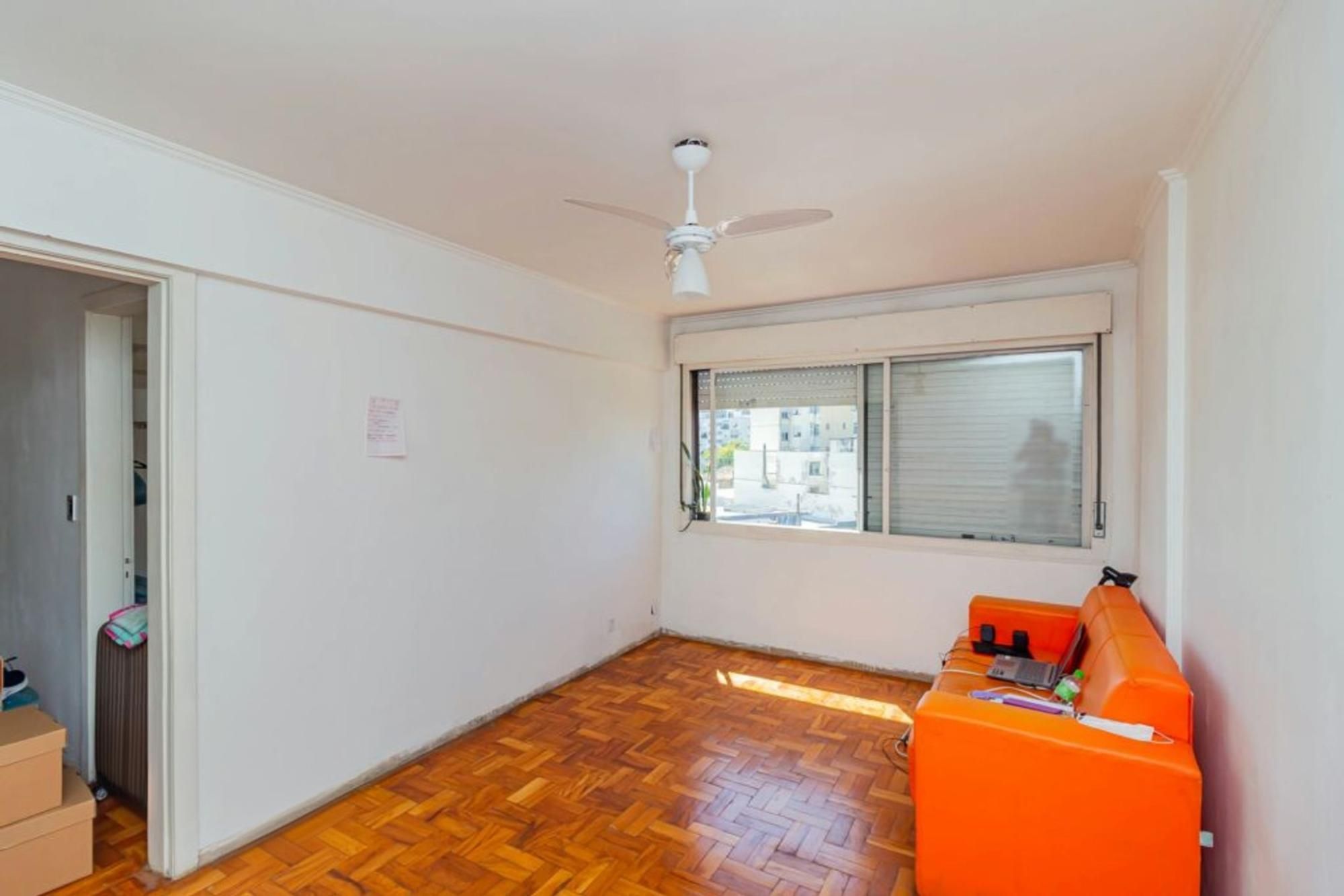 Apartamento com 2 quartos, elevador semi mobiliado no bairro Floresta.
