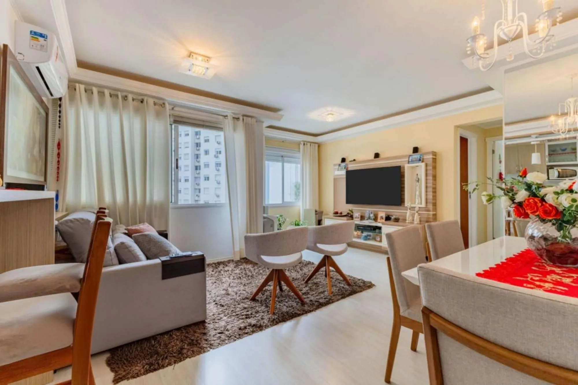 Apartamento de 3 quartos,suíte,elevador e 1 vaga no bairro Vila Ipiranga.