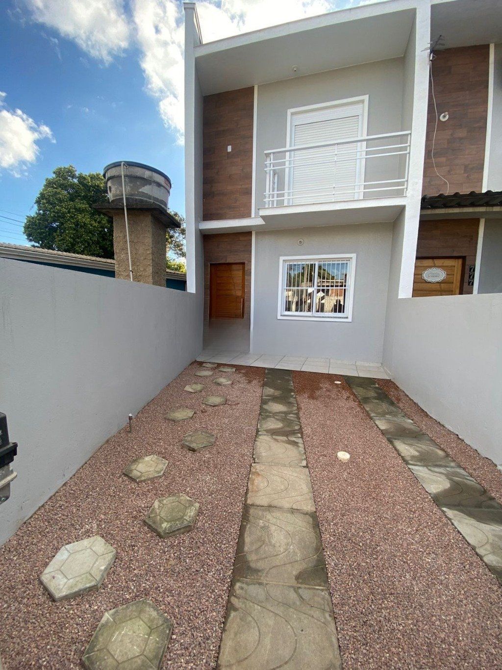 Casa de 2 dormitórios, 1 vaga de garagem em Cachoeirinha.