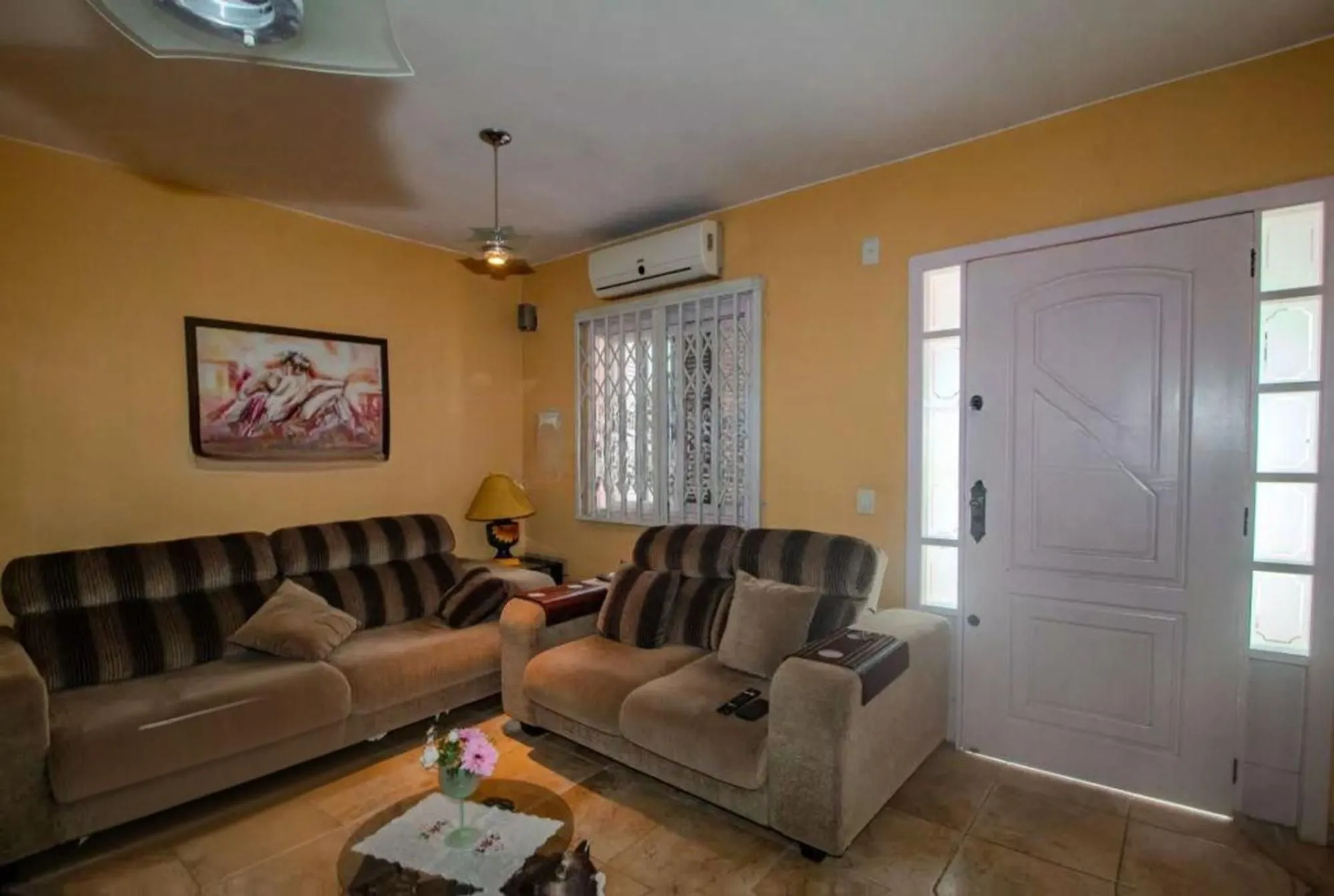 Casa de 3 quartos e 2 vagas de garagem no bairro Nonoai Porto Alegre.