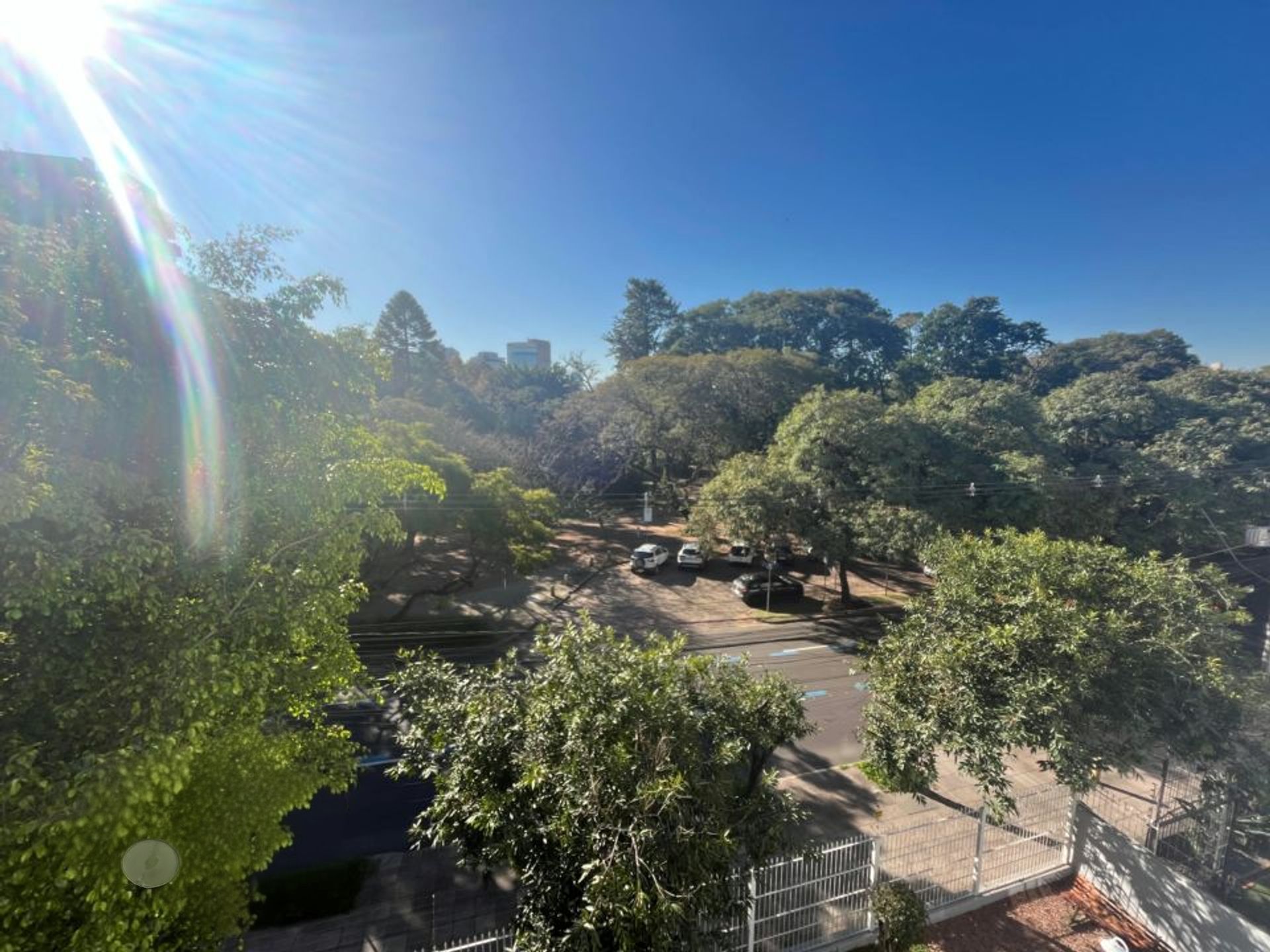 Apartamento semi mobilado de 2 dormitórios bairro Moinhos de Vento