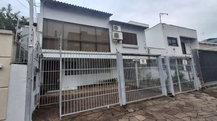 Casa à venda com 4 quartos, 345m² - Foto 1