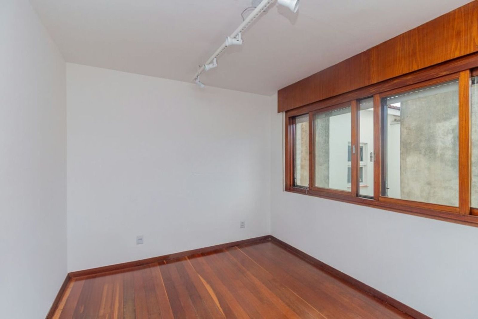 Apartamento de 1 dormitório no bairro Auxiliadora em Porto Alegre.