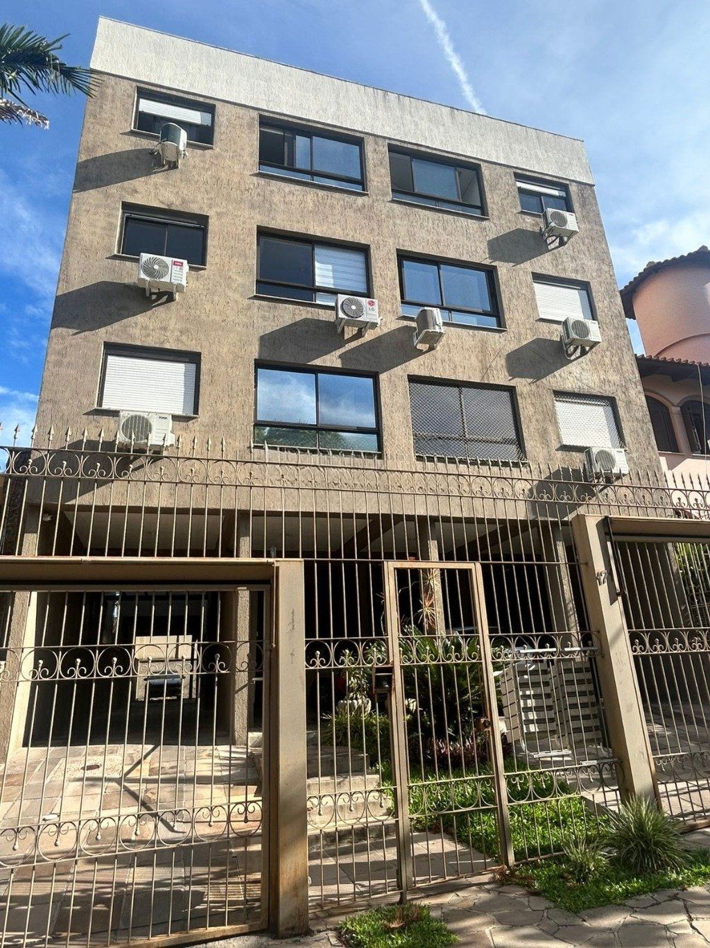 Apartamento, 1 dormitório no bairro Passo da Areia em Porto Alegre para Comprar