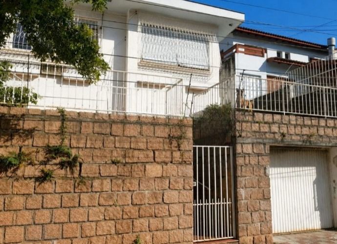 Casa de 3 quartos  e 1 vaga no bairro Medianeira.