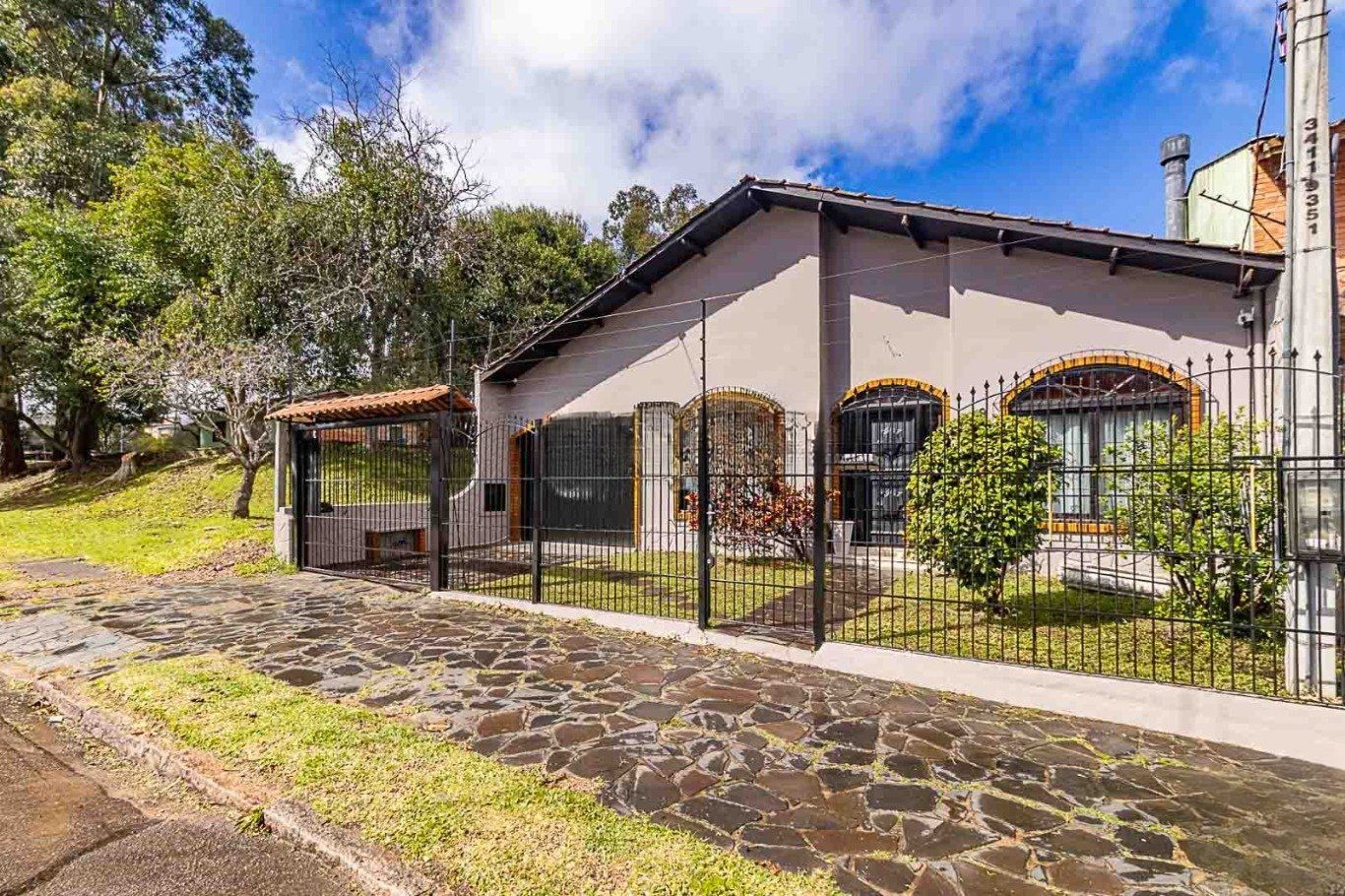 Casa de 3 dormitório no bairro Jardim do Salso