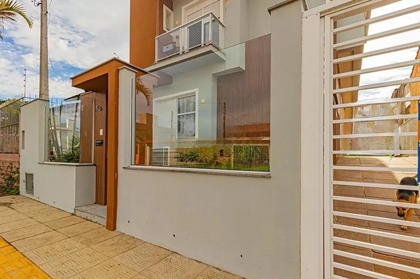 Casa de 3 dormitórios e 3 vagas de garagem em Canoas.