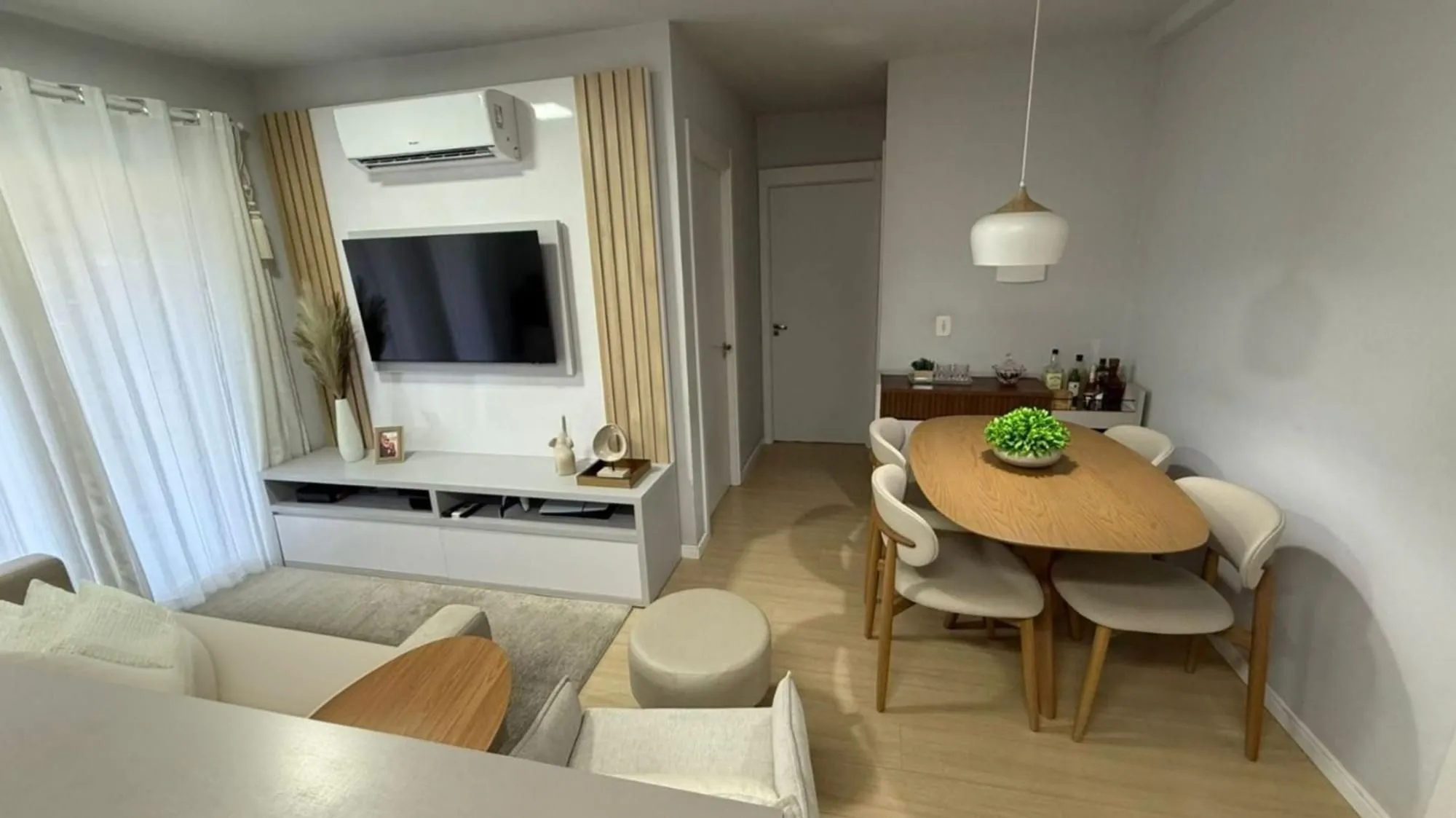 Apartamento de 2 dormitórios, elevador e 1 vaga de garagem em Canoas.