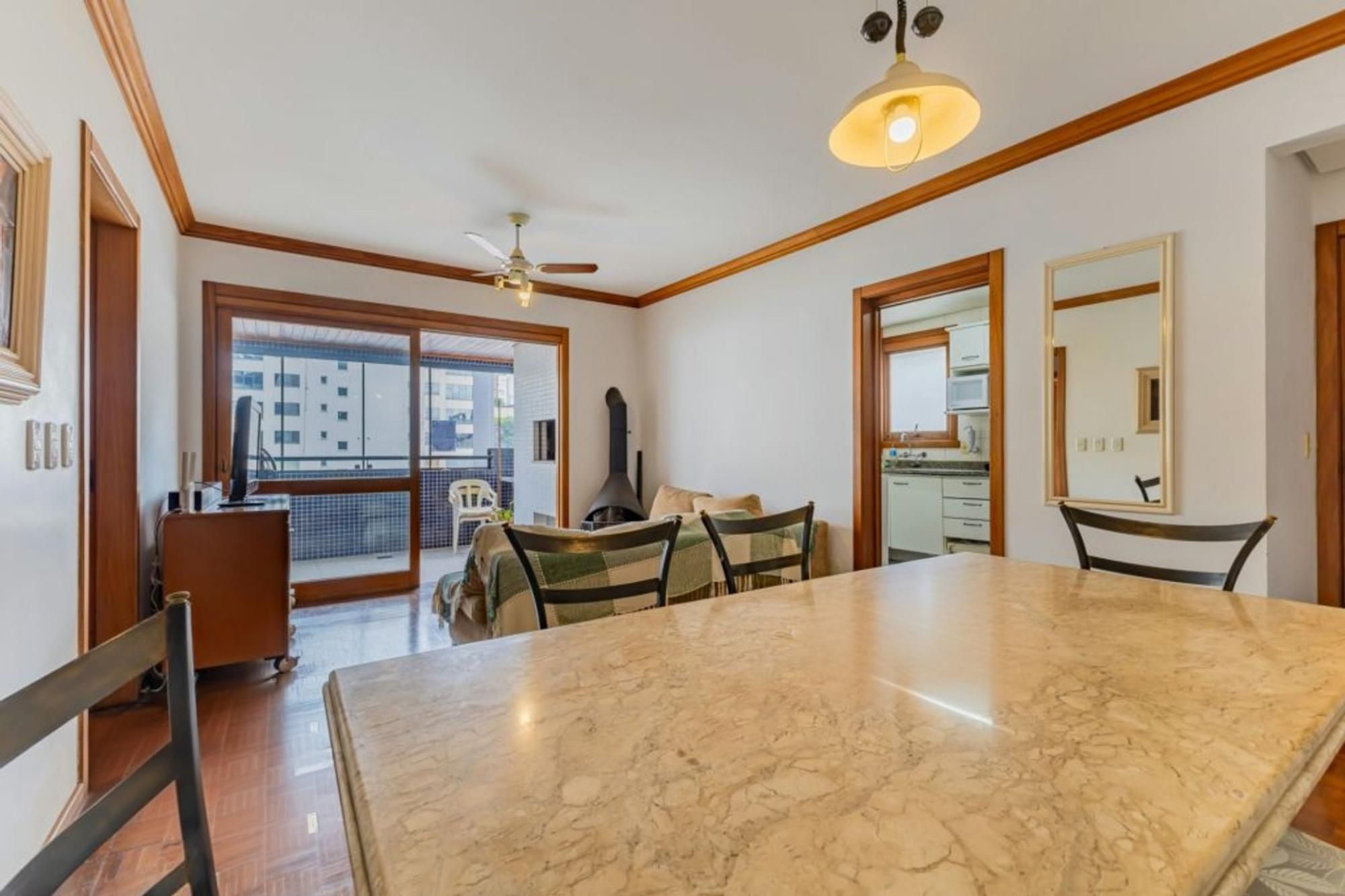 Apartamento com 3 quartos, 1 suíte, 3 vagas e elevador no Bairro São João.