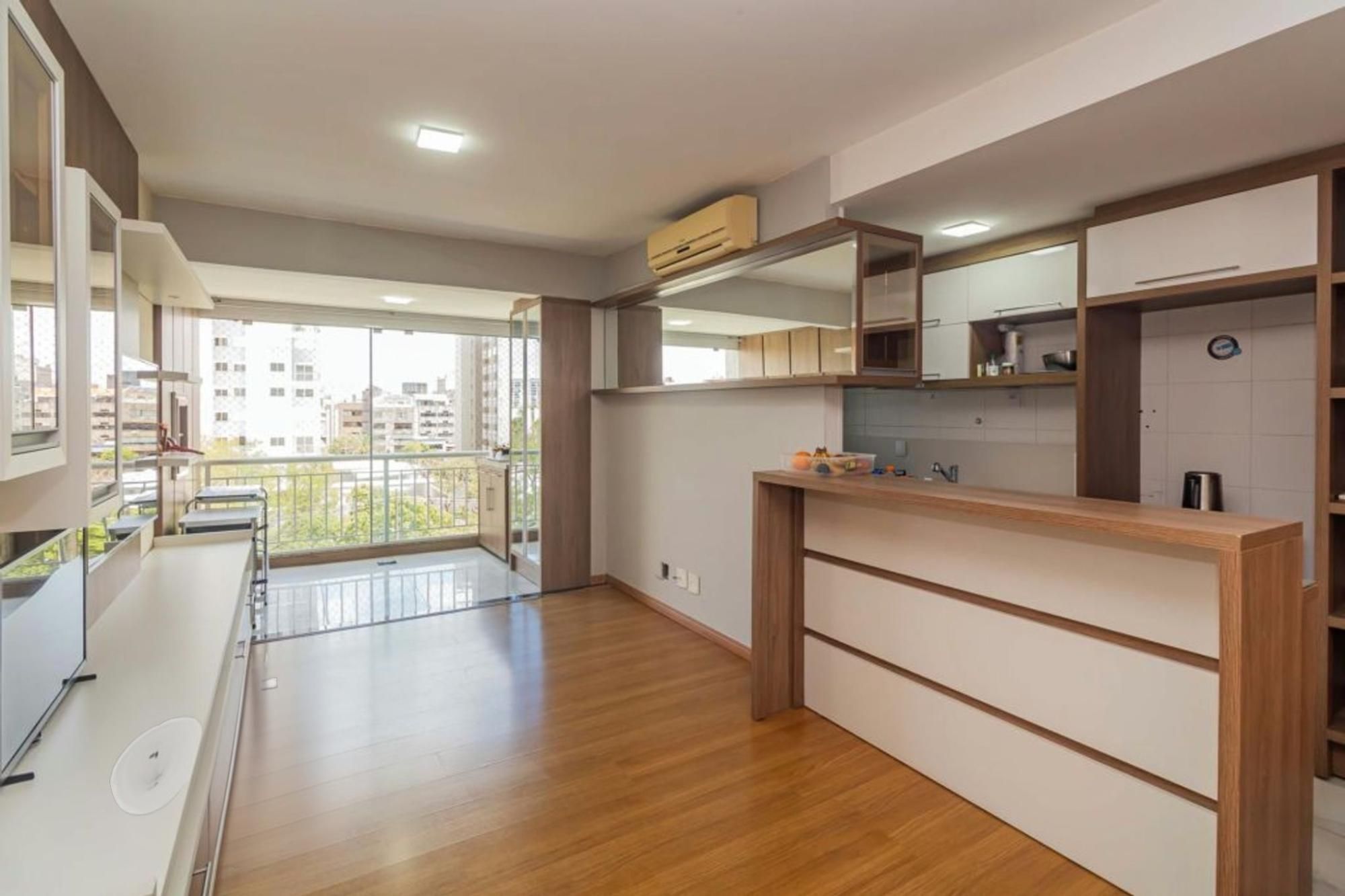 Apartamento com 2 quartos, vaga de garagem e elevador  no bairro Passo da Areia