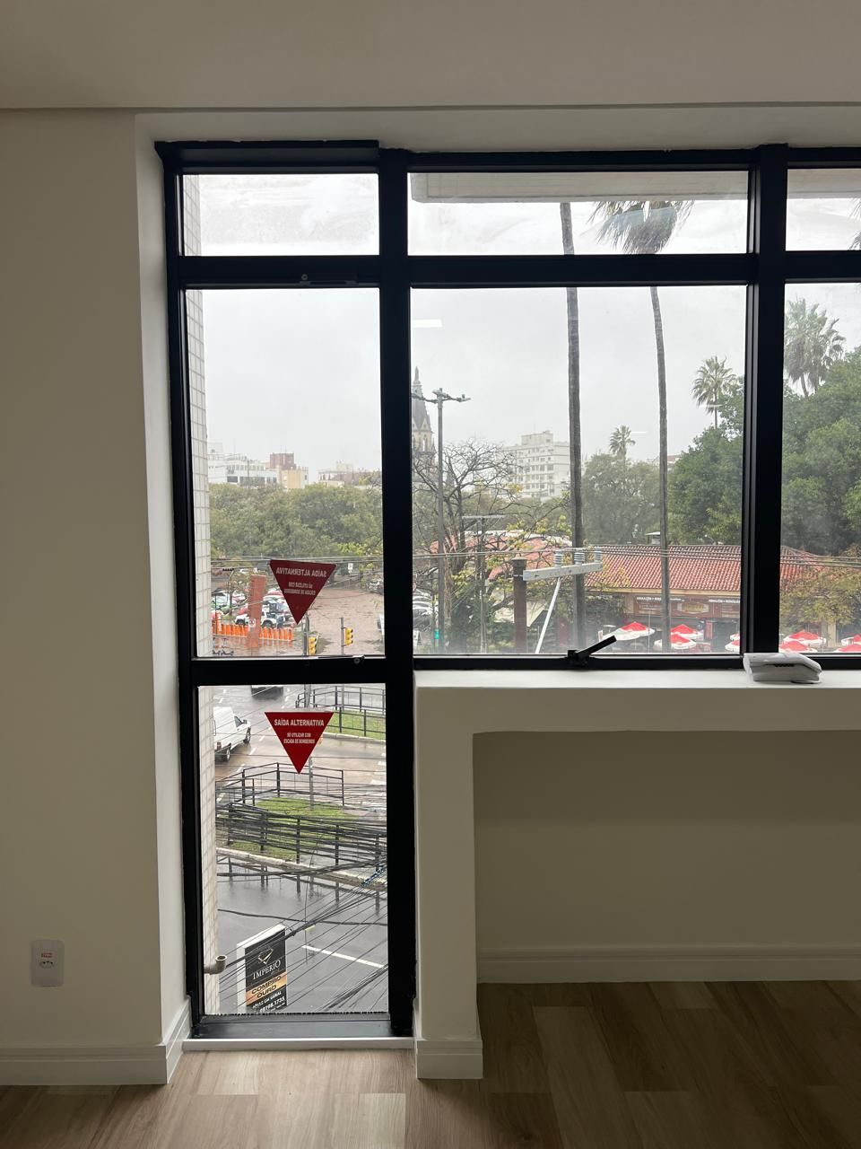 Sala comercial reformada e elevador no bairro Bom Fim. — foto 5
