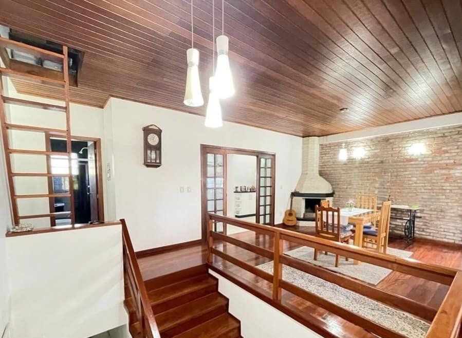 Casa à venda com 4 quartos, 265m² - Foto 2