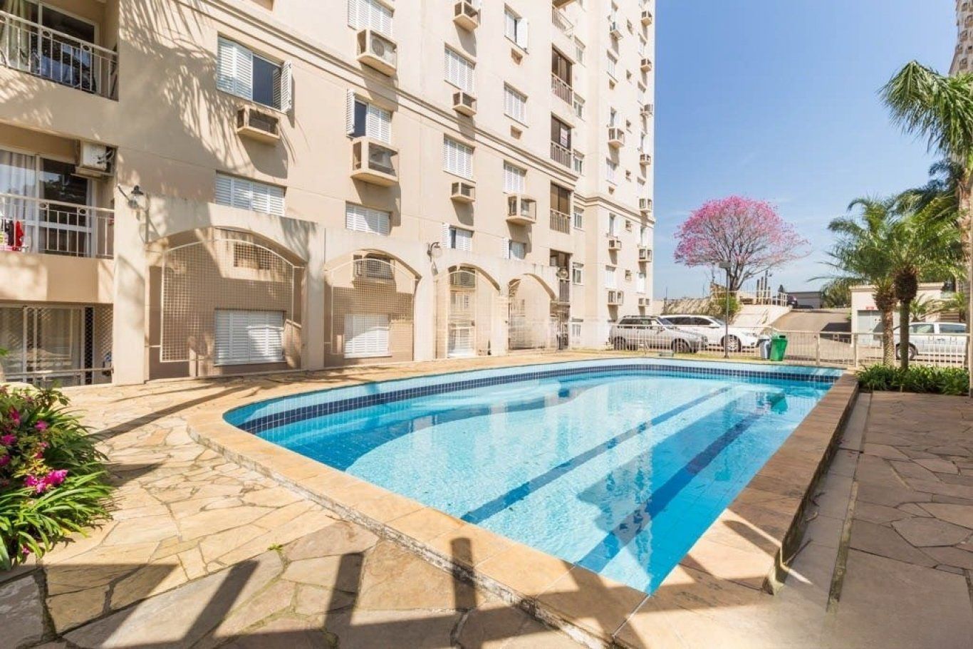 Apartamento à venda com 52m², 2 quartos, 1 suíte, 1 vaga no bairro Sarandi em Porto Alegre