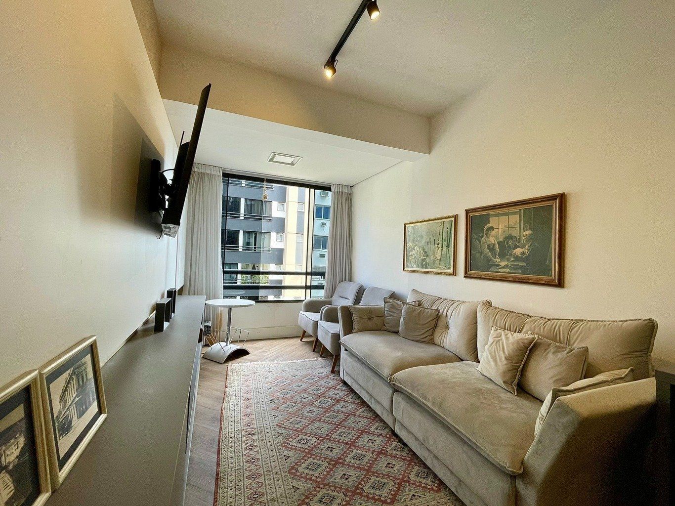 Apartamento com 2 quartos, 2 banheiros 1 vaga e elevador 73m²  na Boa Vista.