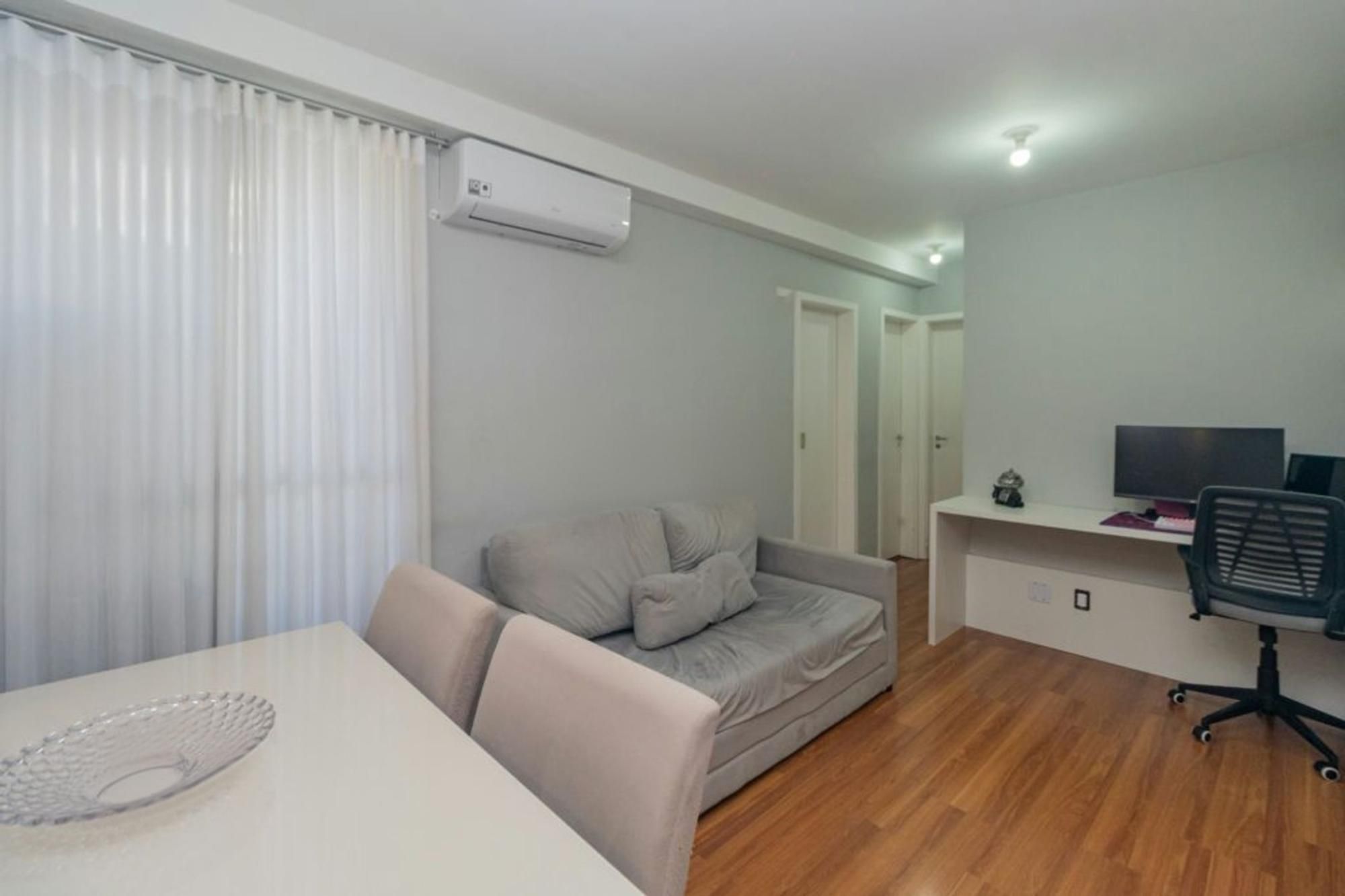 Apartamento, 2 dormitórios no bairro Cristal em Porto Alegre para Comprar