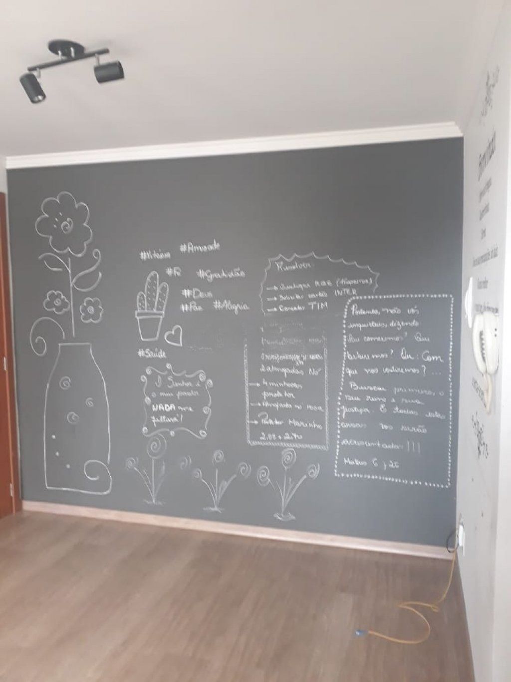 Apartamento de 2 dormitórios e 1 vaga de garagem em Canoas.
