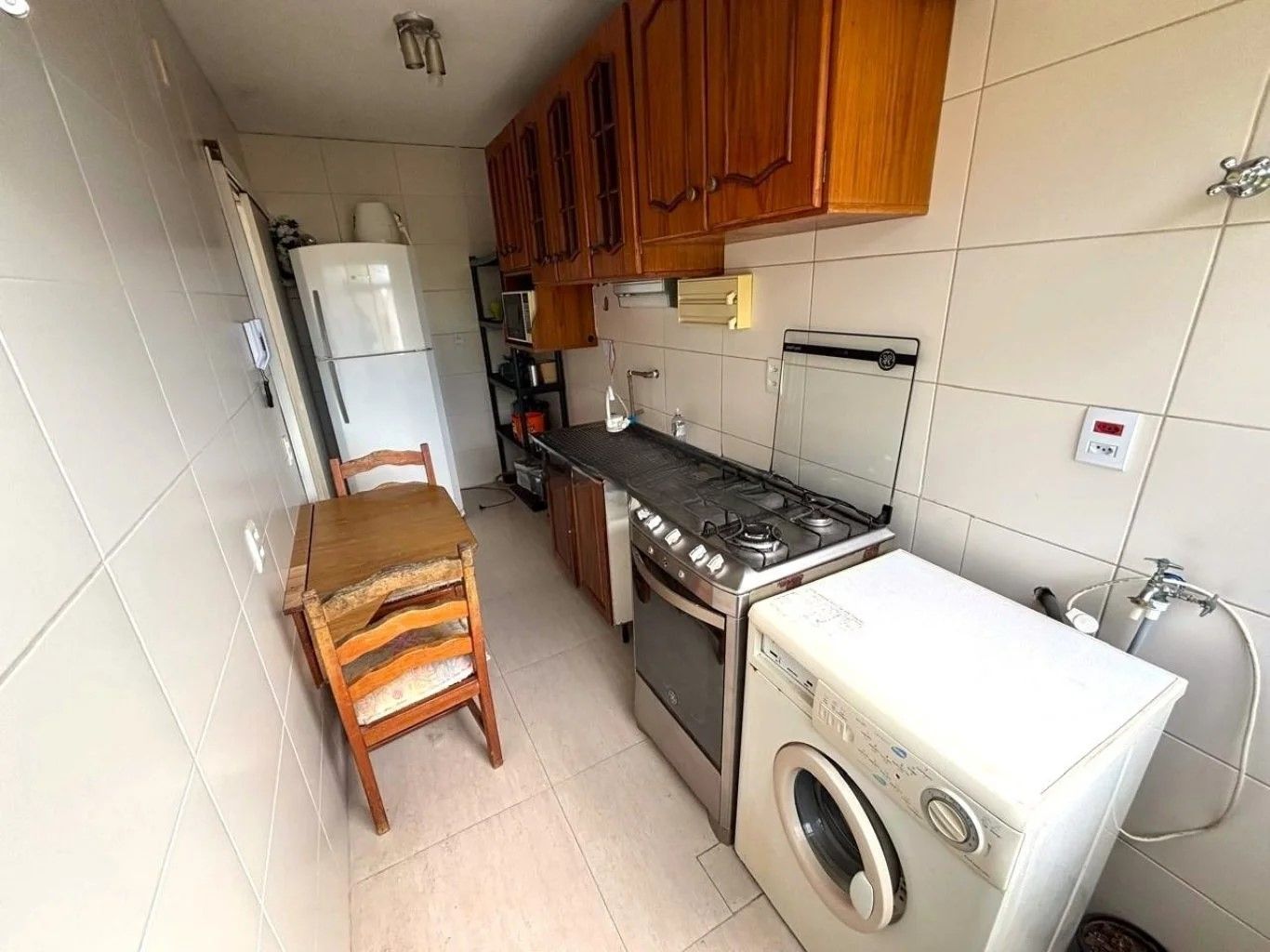 Apartamento com 1 quarto, mobiliado e sol da manha no bairro Morro Santana